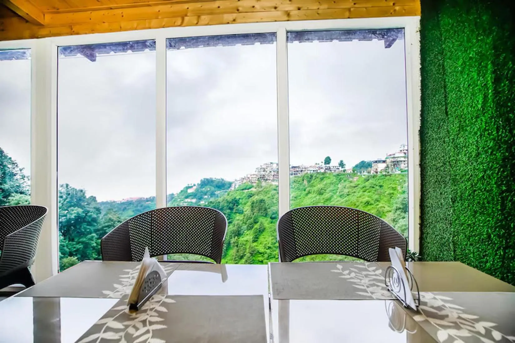 Restaurant/places to eat in The Landour Wood House