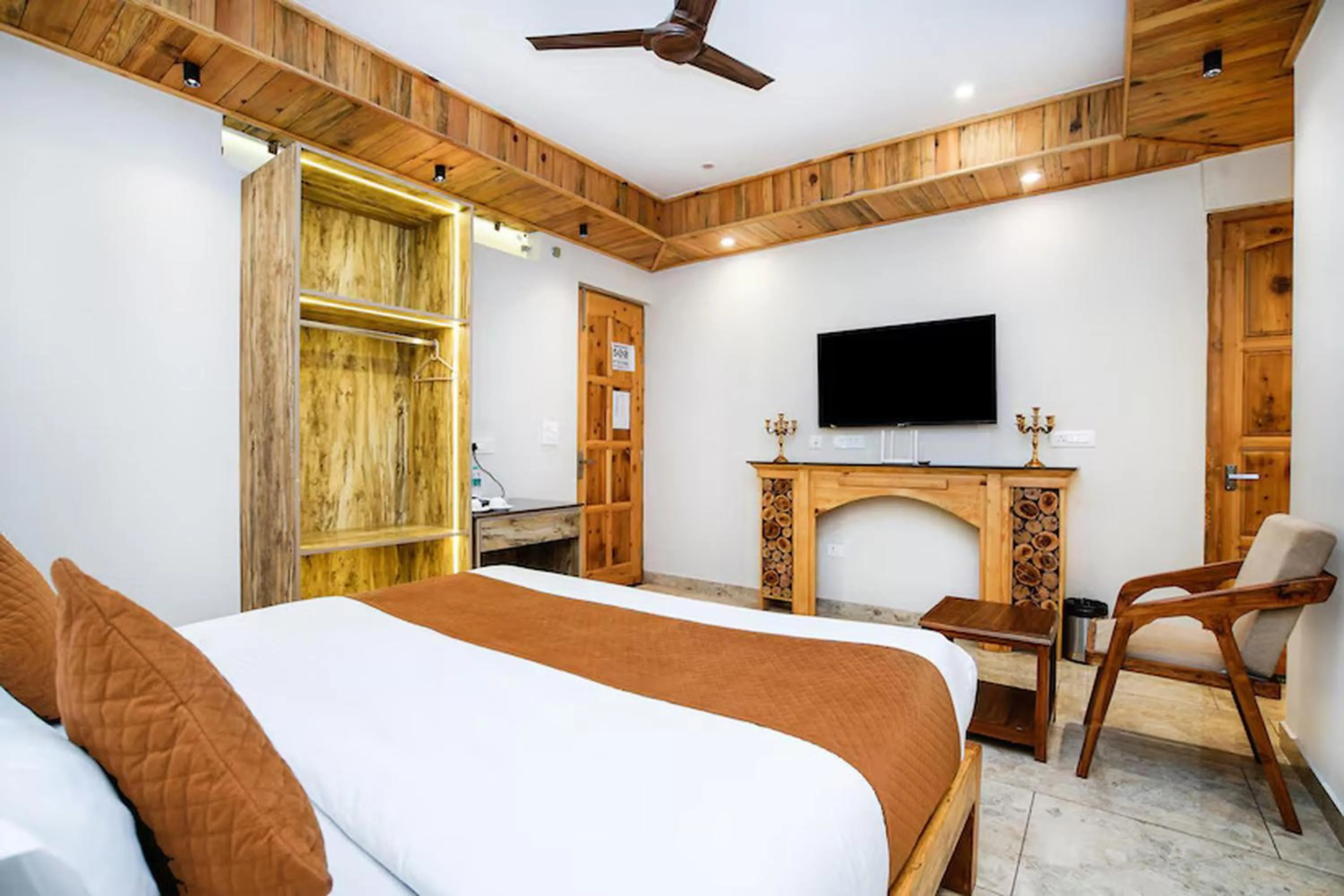 Bed in The Landour Wood House