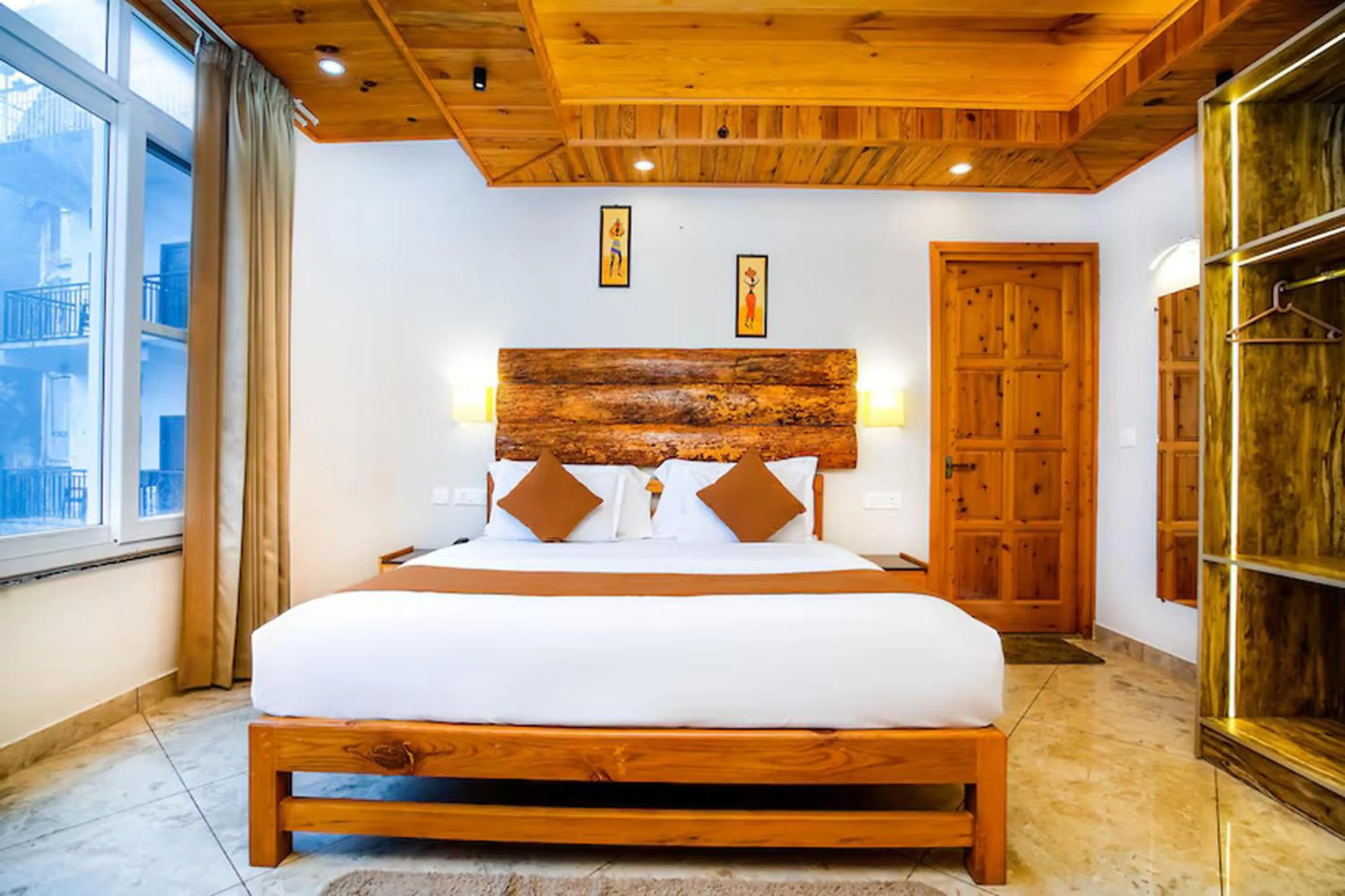 Bed in The Landour Wood House