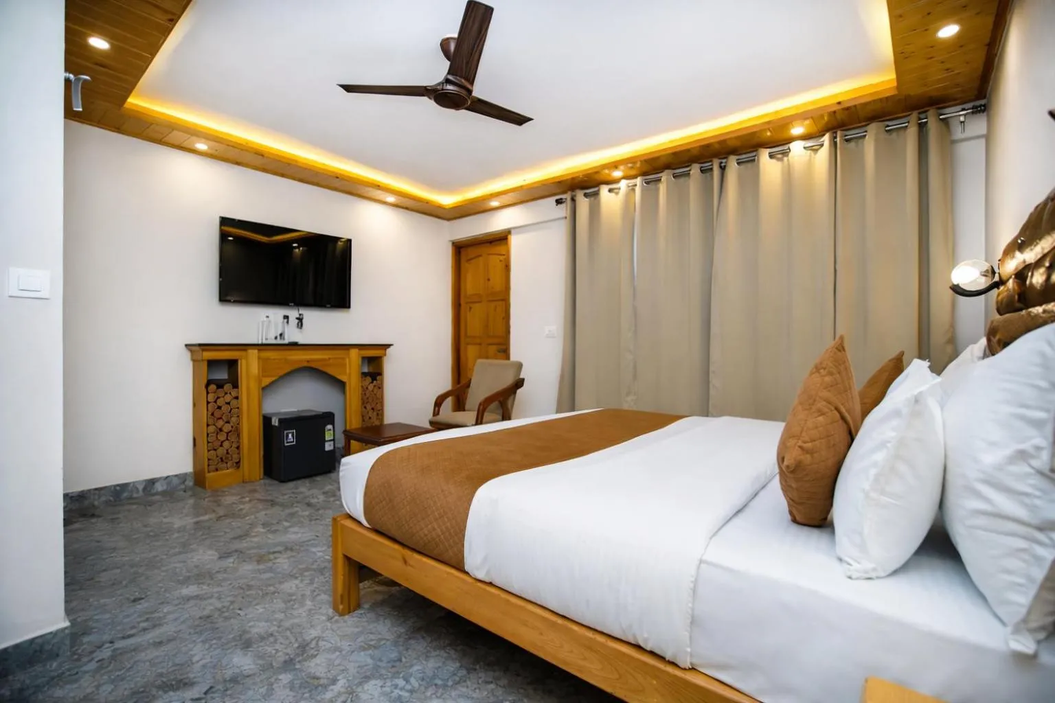 Bed in The Landour Wood House