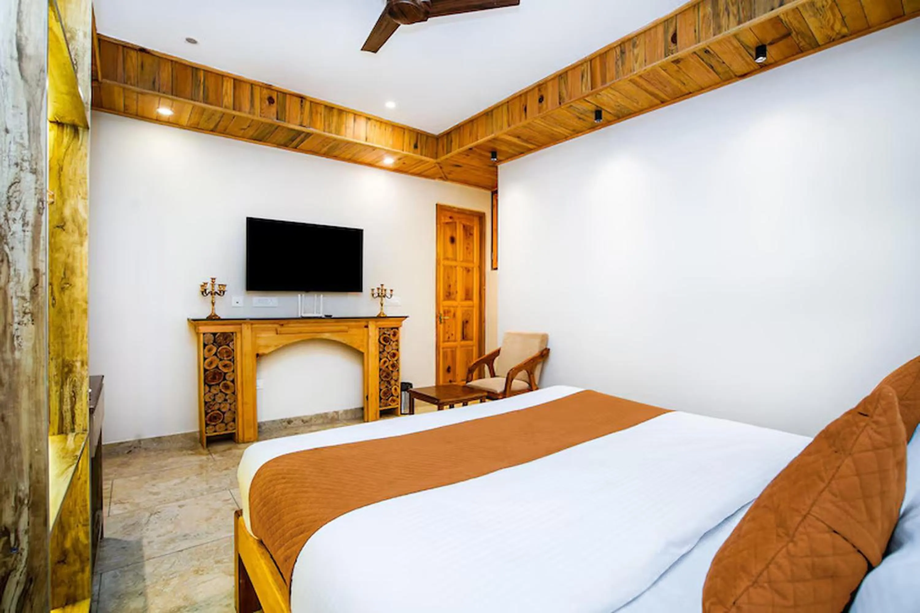 Bed in The Landour Wood House