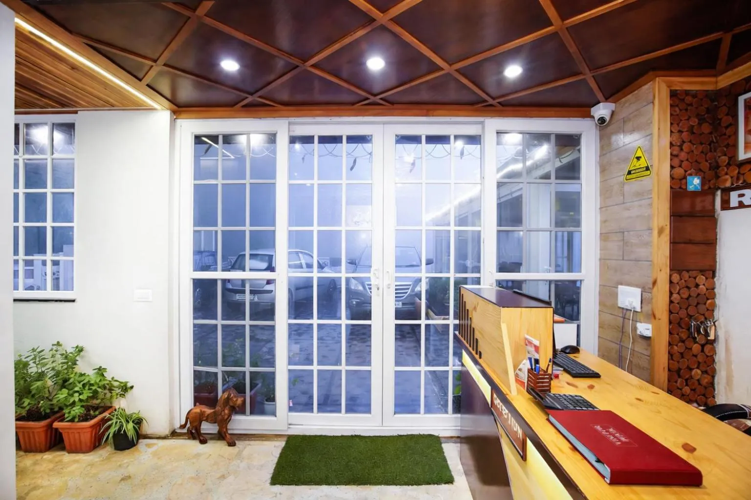 Lobby or reception in The Landour Wood House