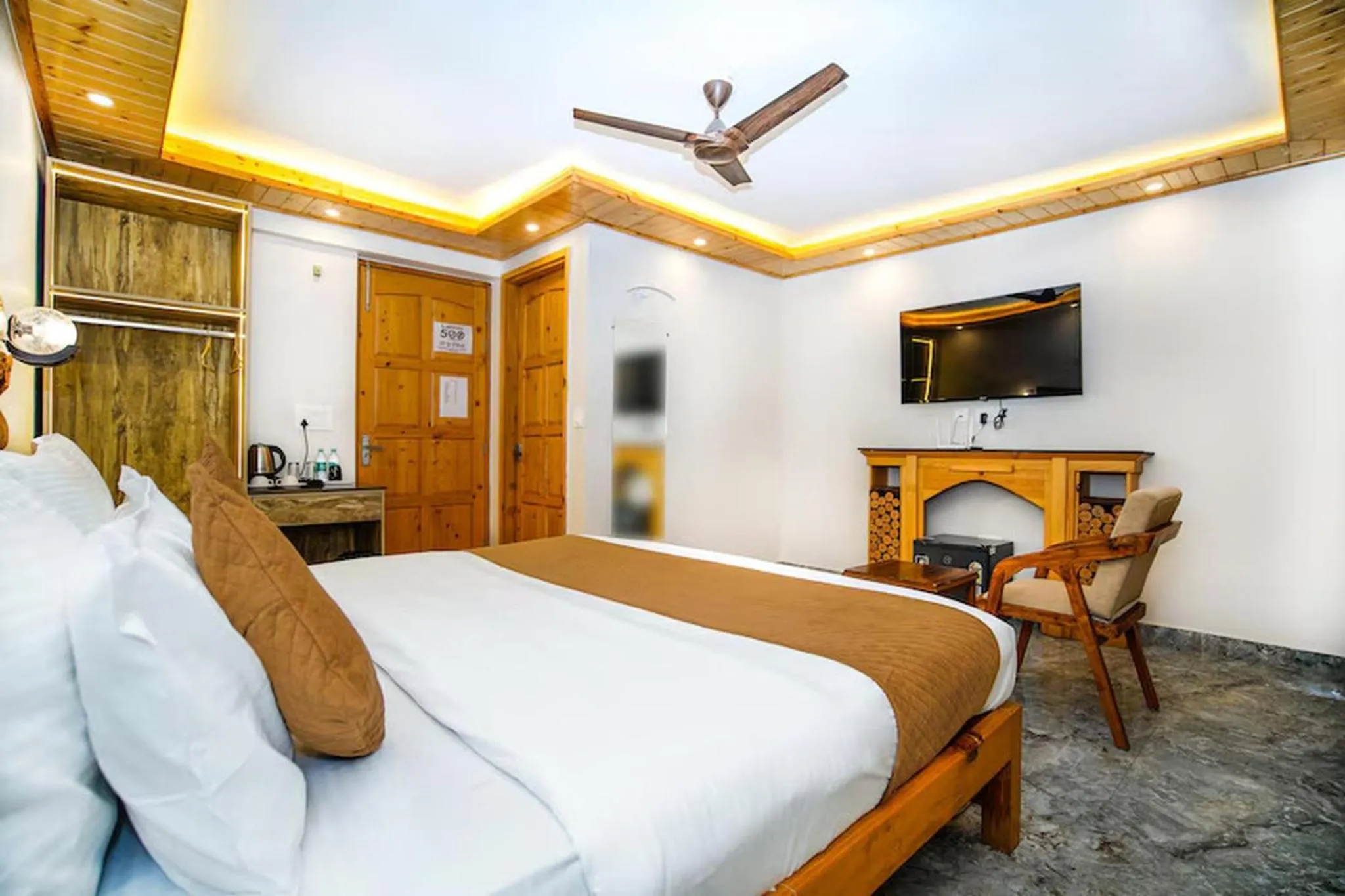 Bed in The Landour Wood House