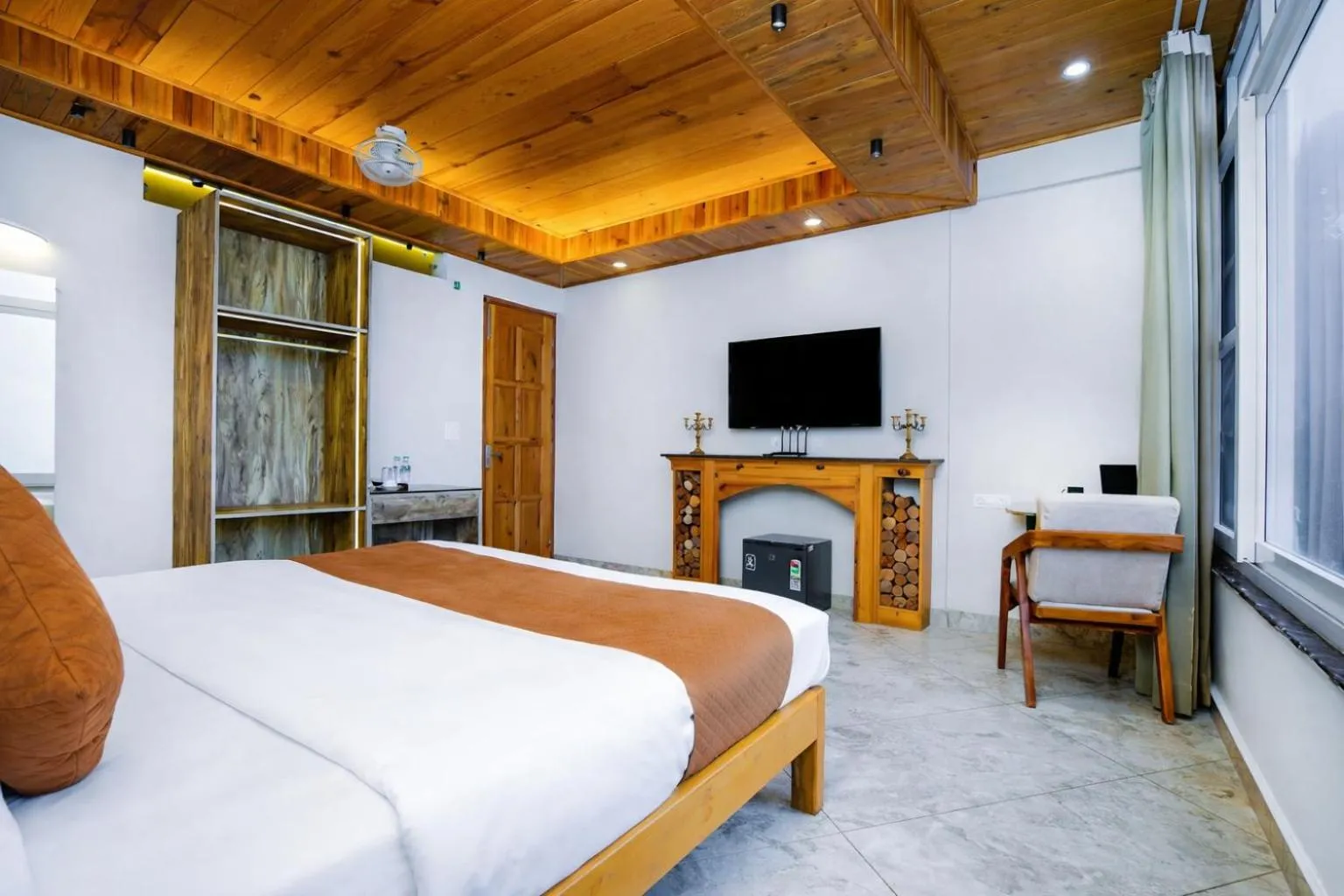 Bed in The Landour Wood House
