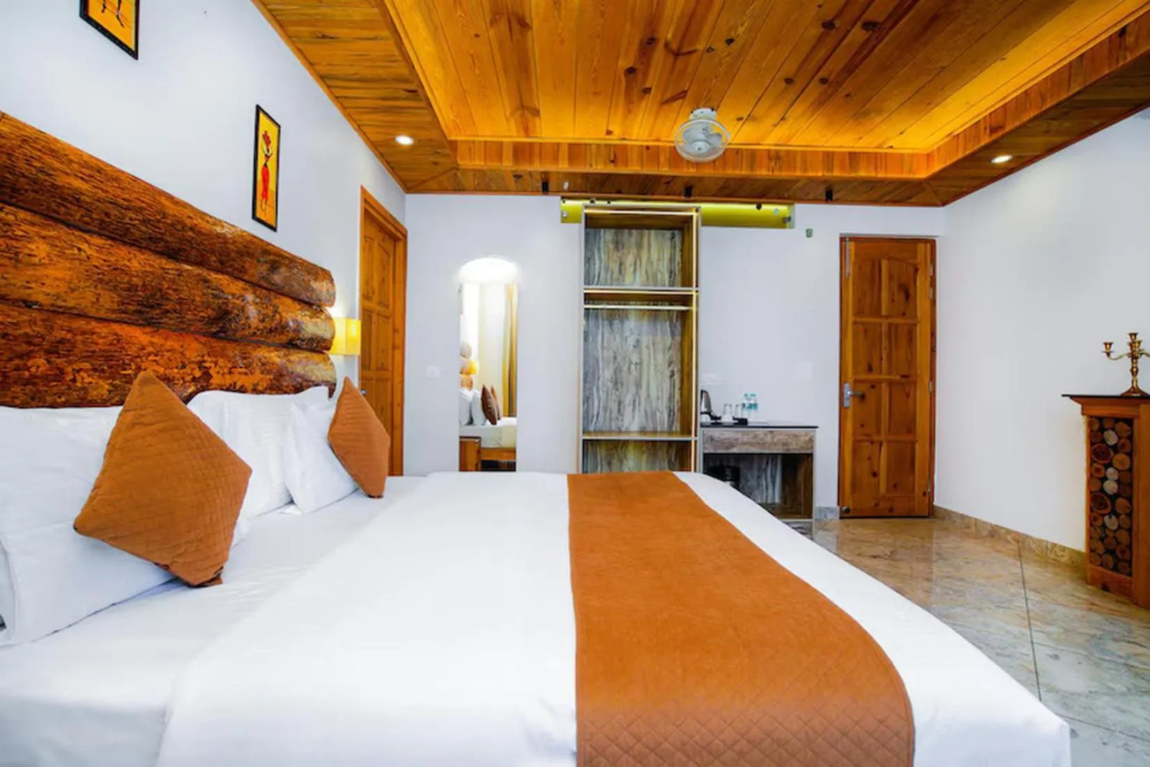 Bed in The Landour Wood House