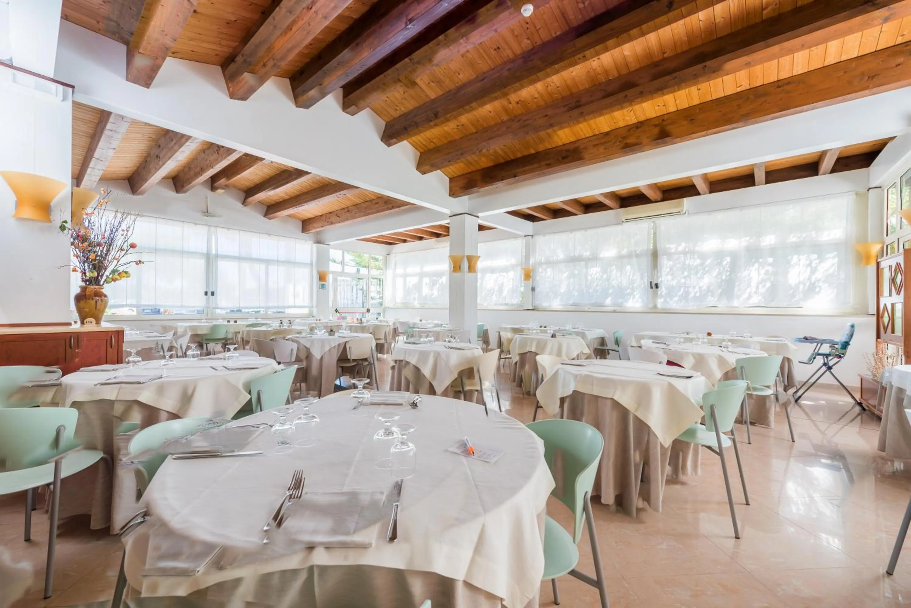 Restaurant/places to eat in Albergo Villa A Mare