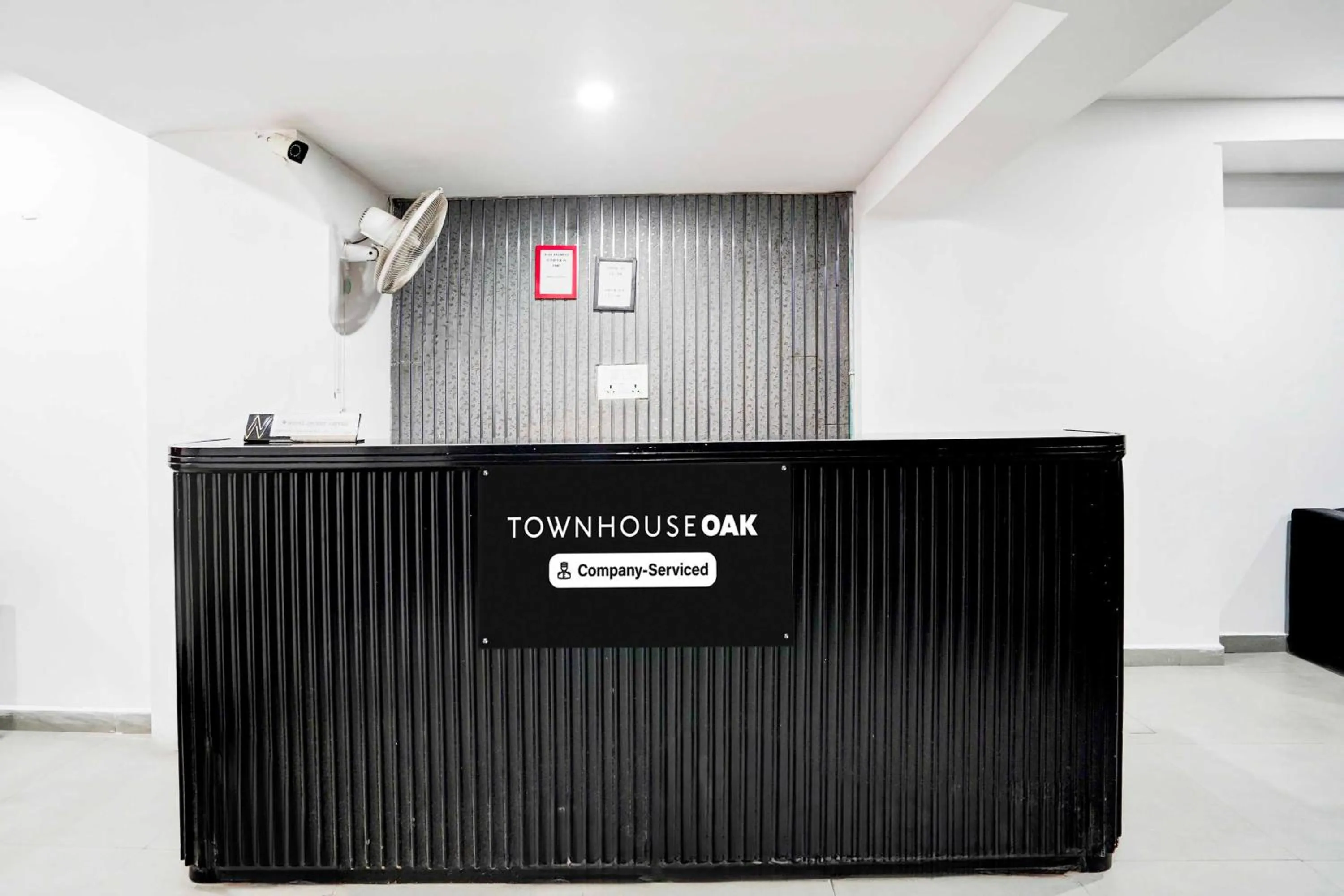 Townhouse Oak Dosar Vaishya Square Metro Station