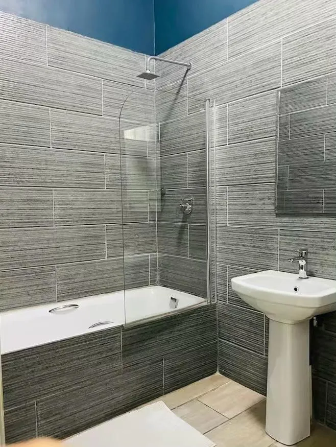 Deluxe Suite in Henry George Hotel