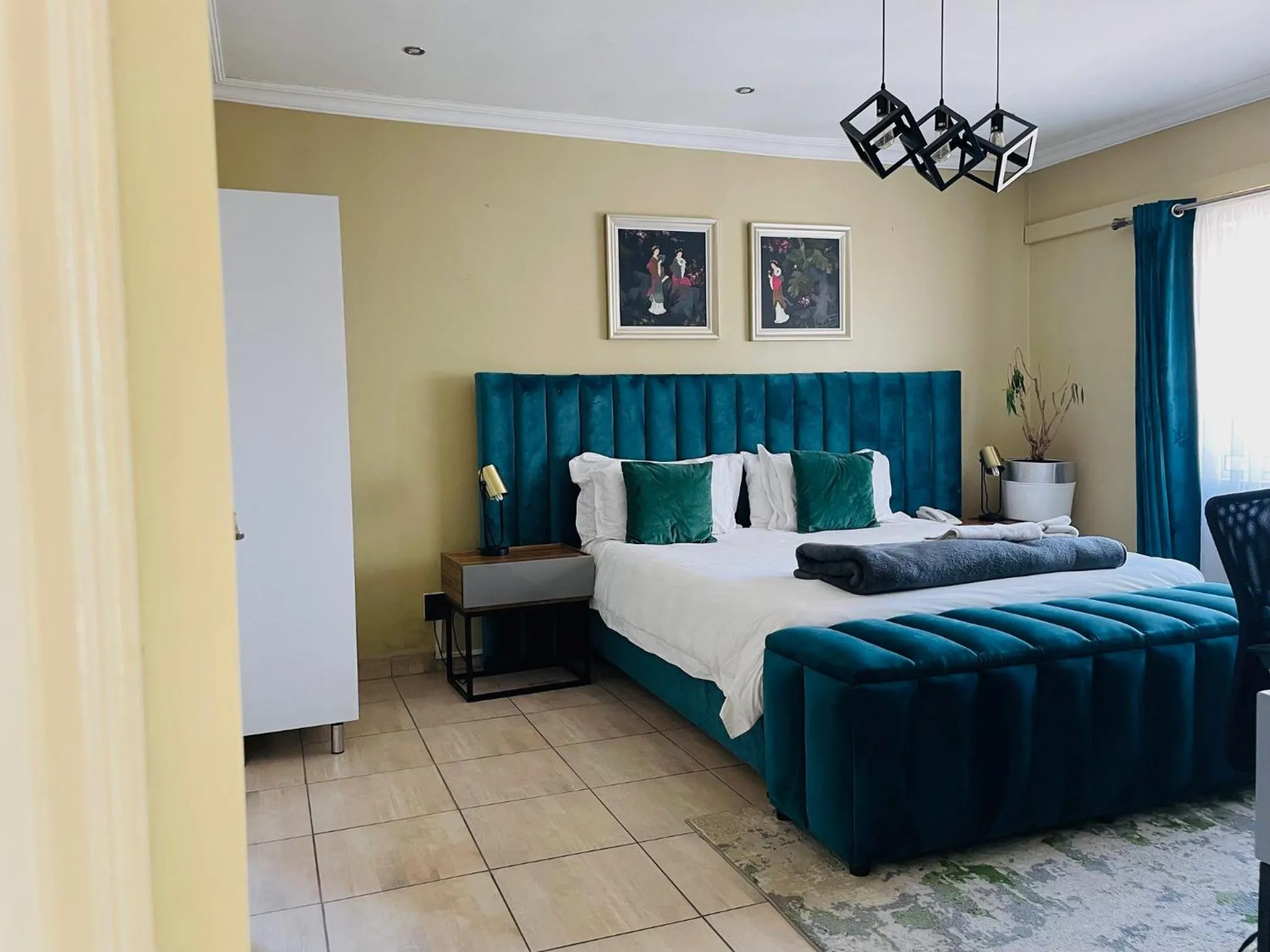 Henry George Hotel