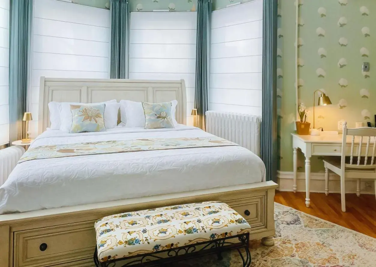 Queen Room with Sea View - single occupancy in The Eden Hall Inn Queen Room with Sea View - single occupancy in The Eden Hall Inn