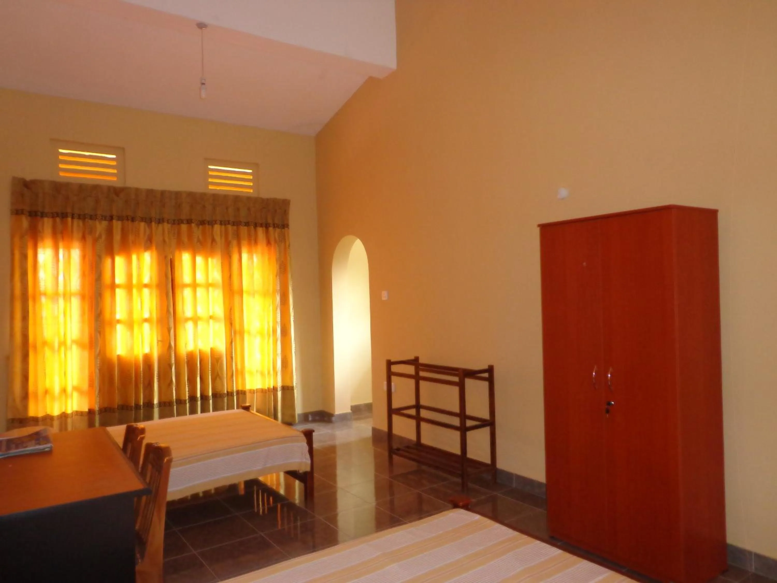 Day, Bed in Anura Guest Inn