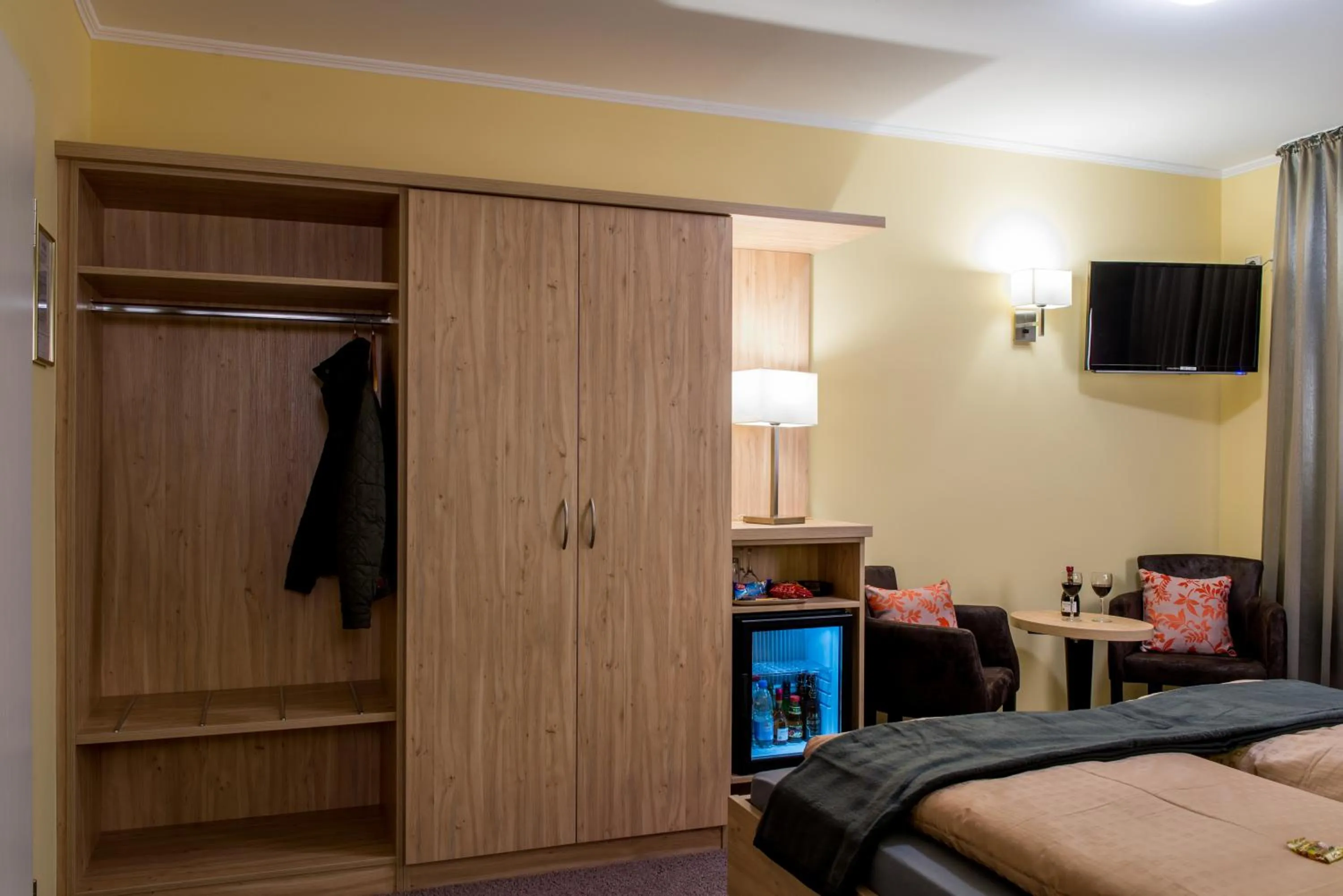 Property building, Bed in Landhotel Zur Post