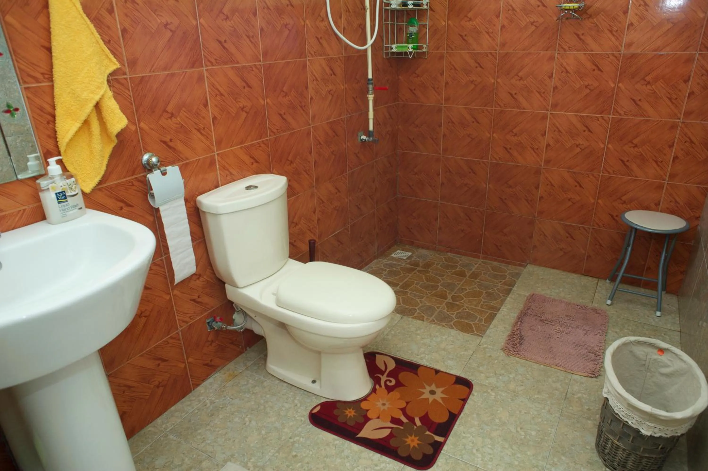 Shower in Chez Ronald Guest House