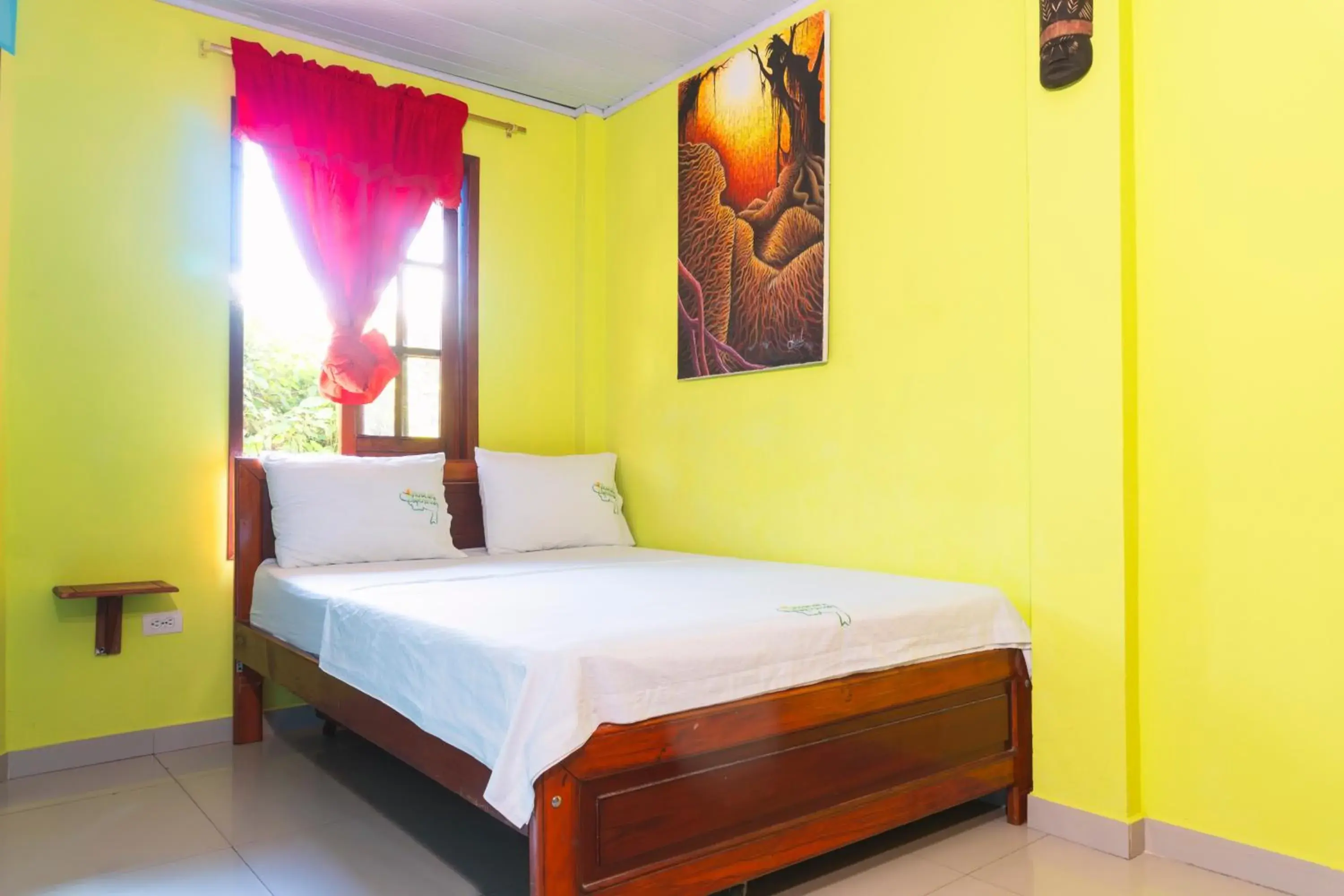 Deluxe Queen Room - single occupancy in Hostal La Esperanza Deluxe Queen Room - single occupancy in Hostal La Esperanza