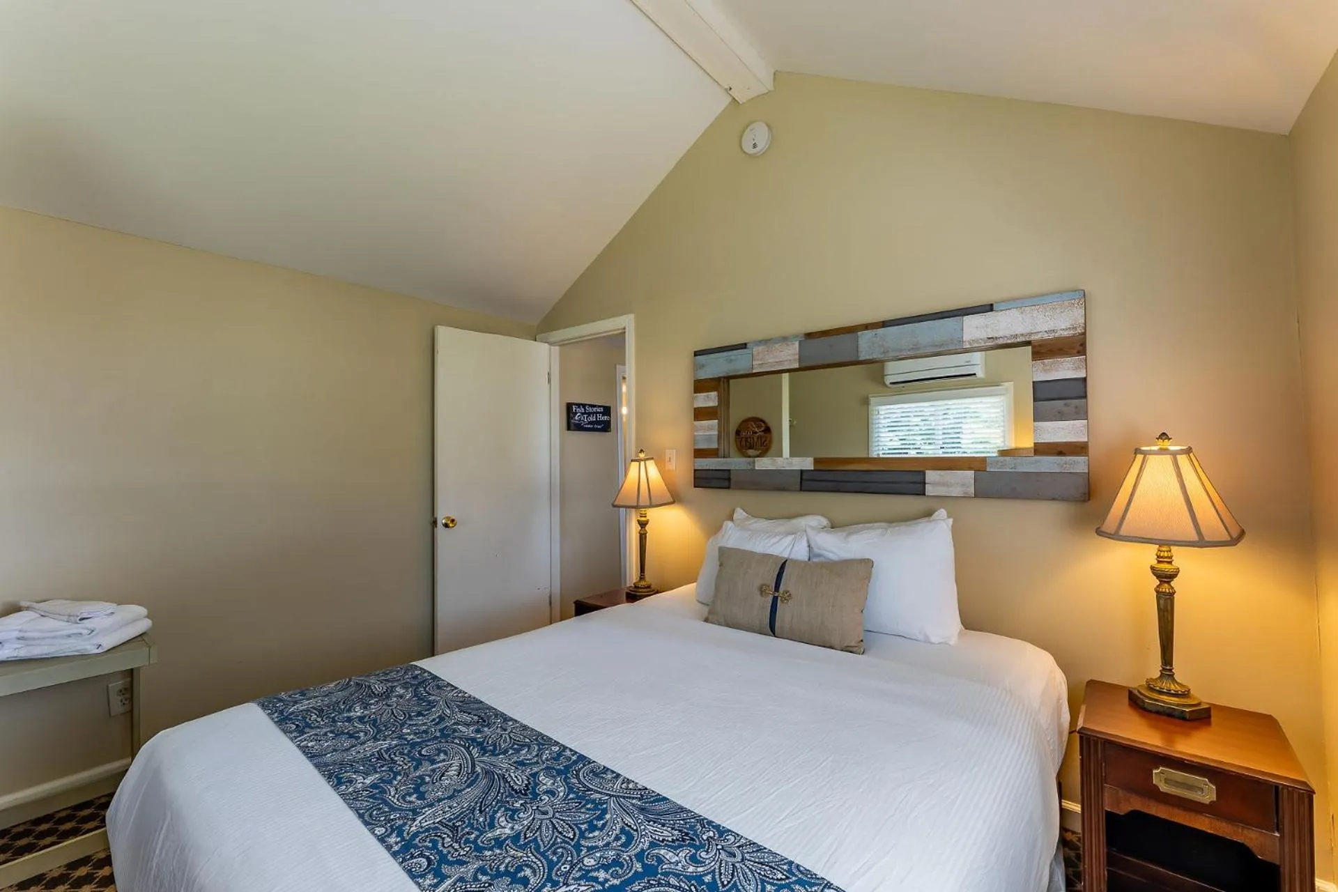 Bed in Michillinda Lodge Resort