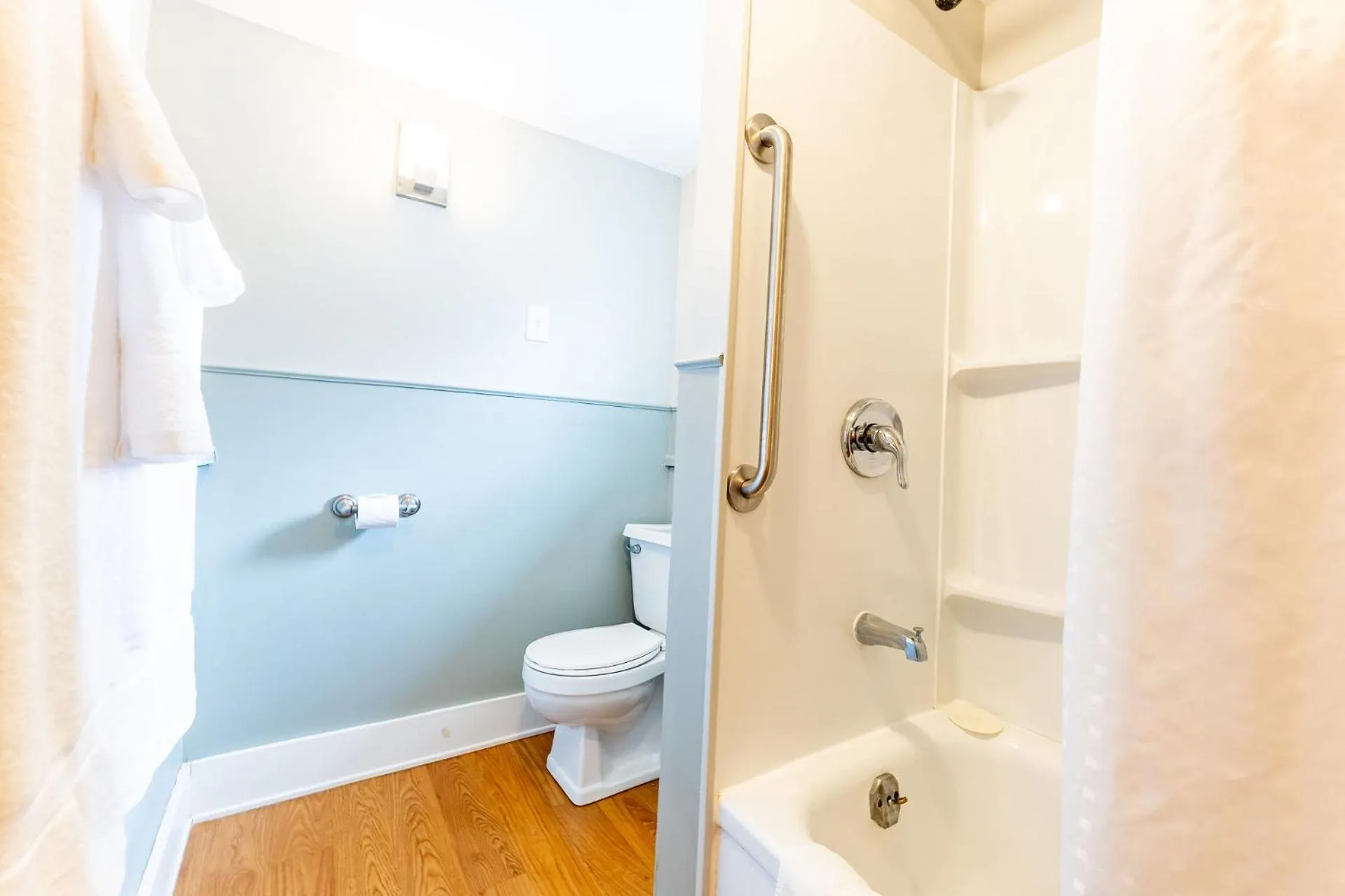 Shower in Michillinda Lodge Resort