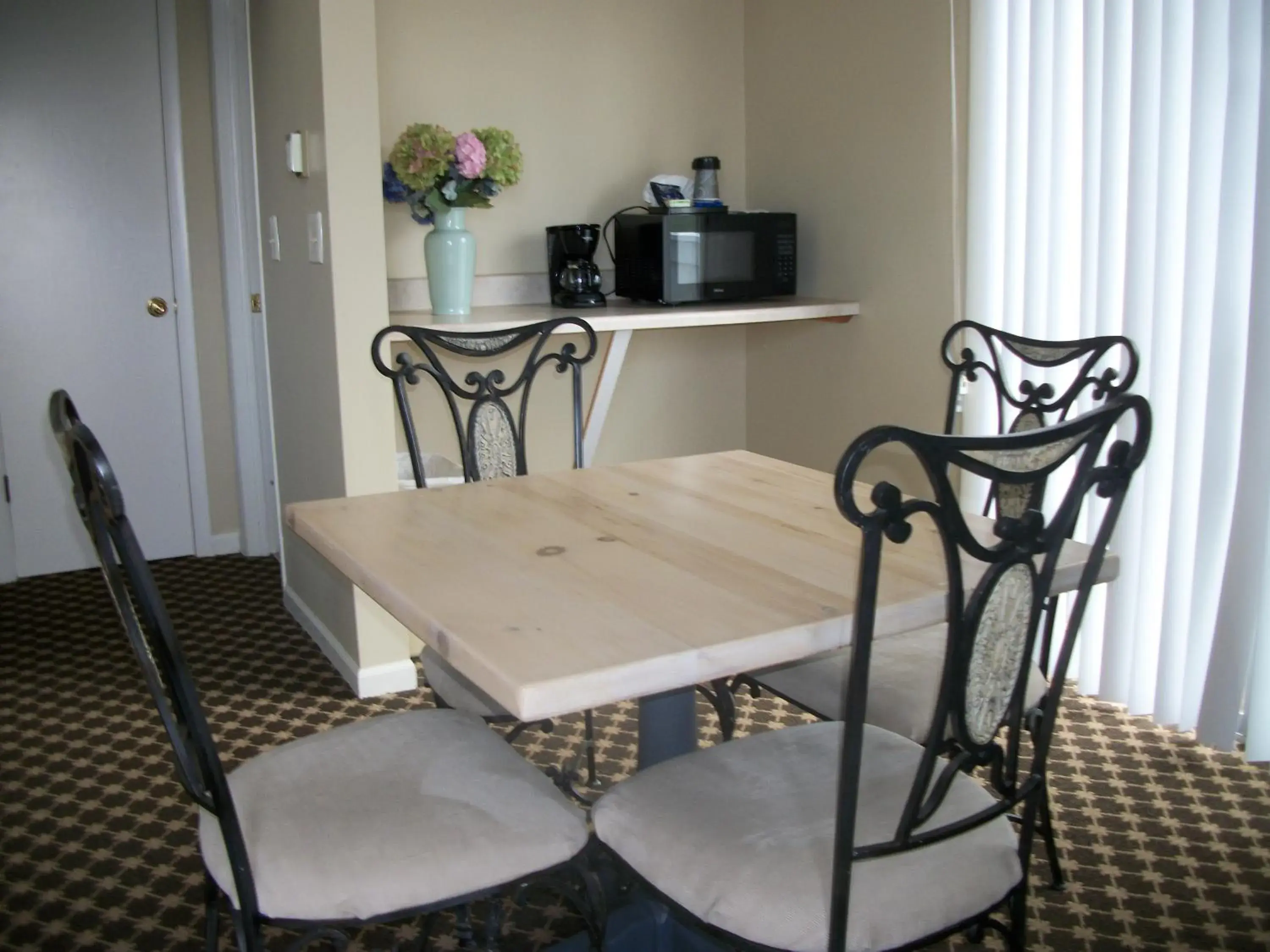 Dining Area in Michillinda Lodge Resort