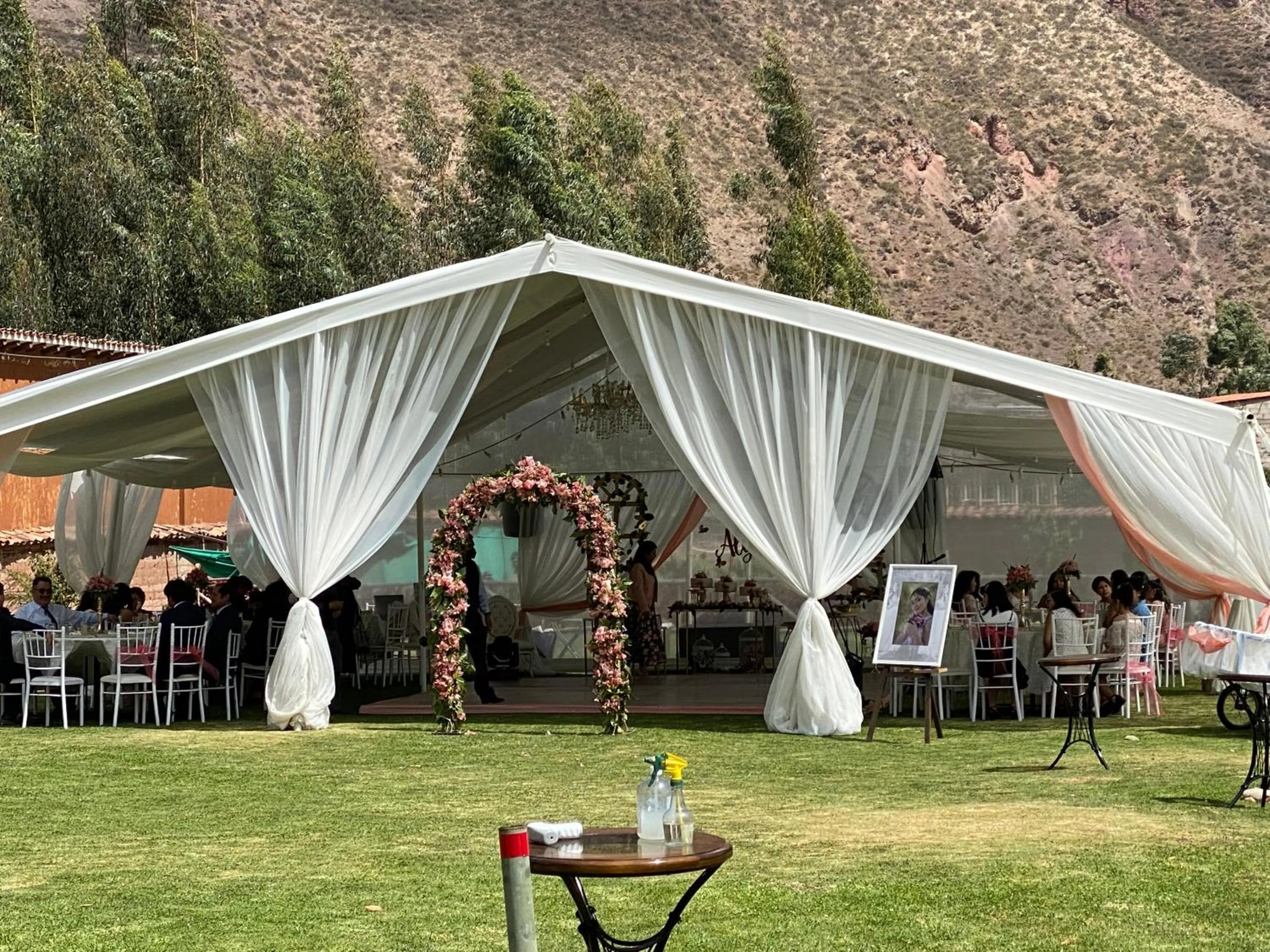 wedding in Lizzy Wasi Urubamba