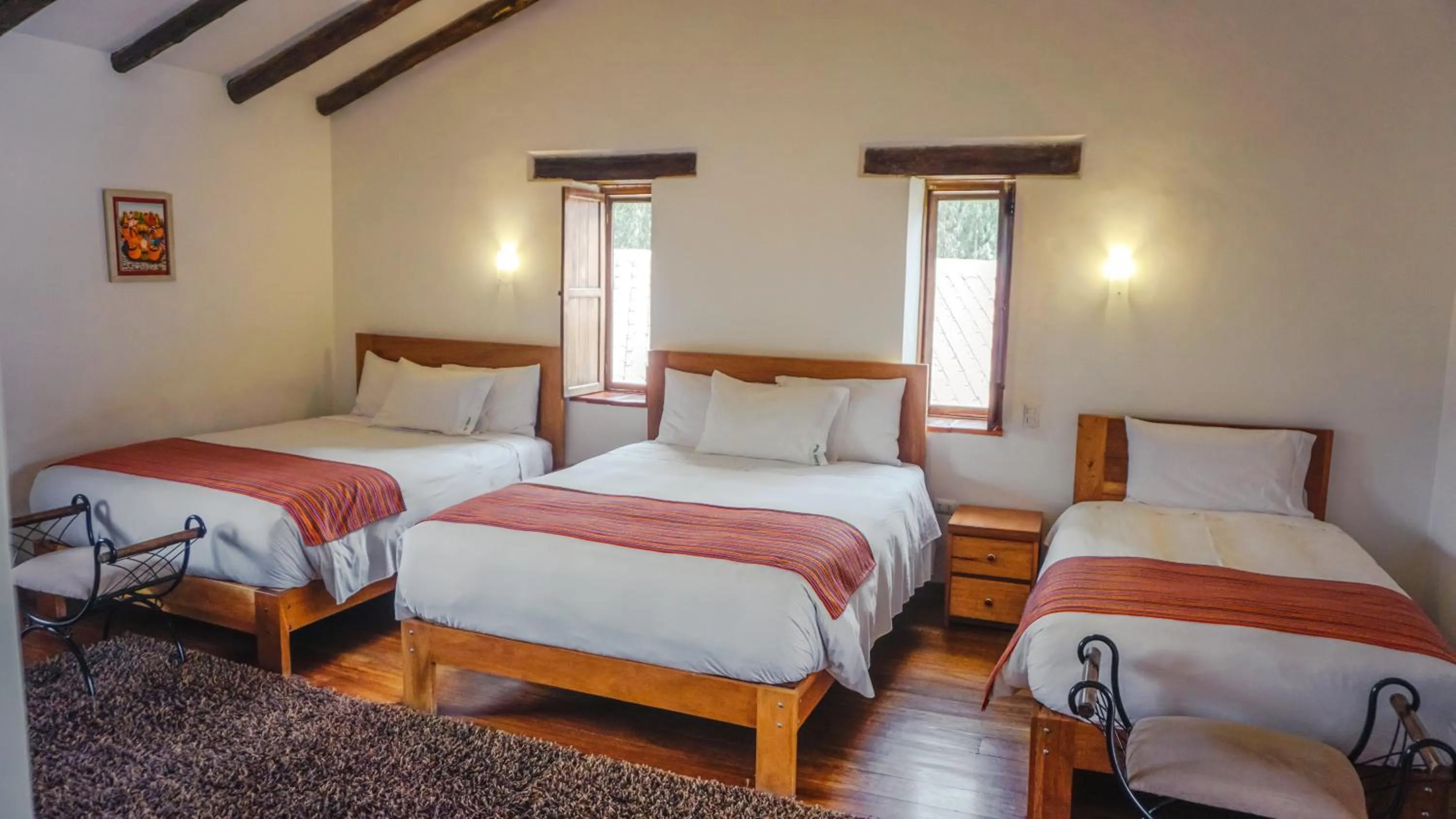 Photo of the whole room, Bed in Lizzy Wasi Urubamba