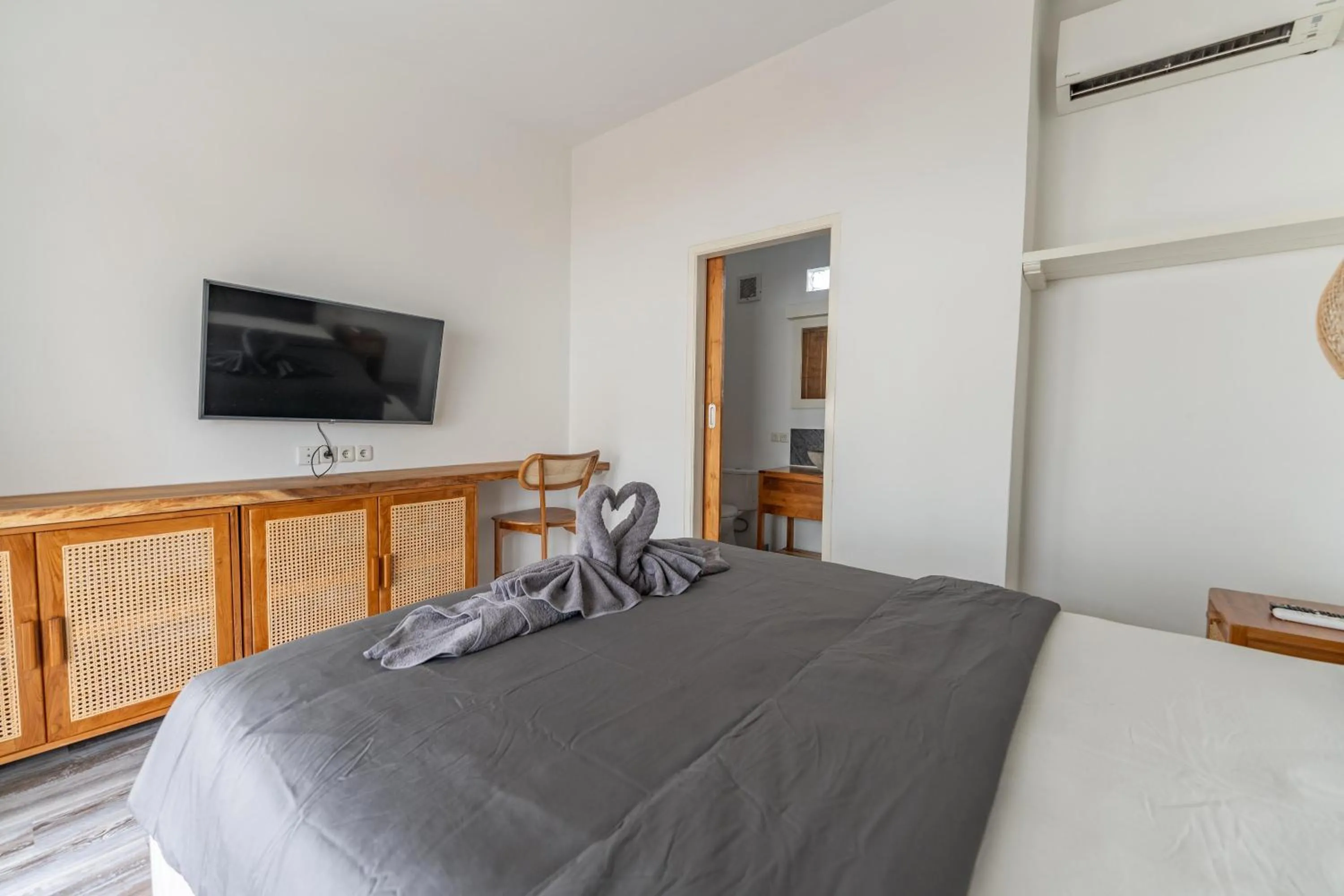 TV and multimedia, Bed in GiliFit Fitness Resort