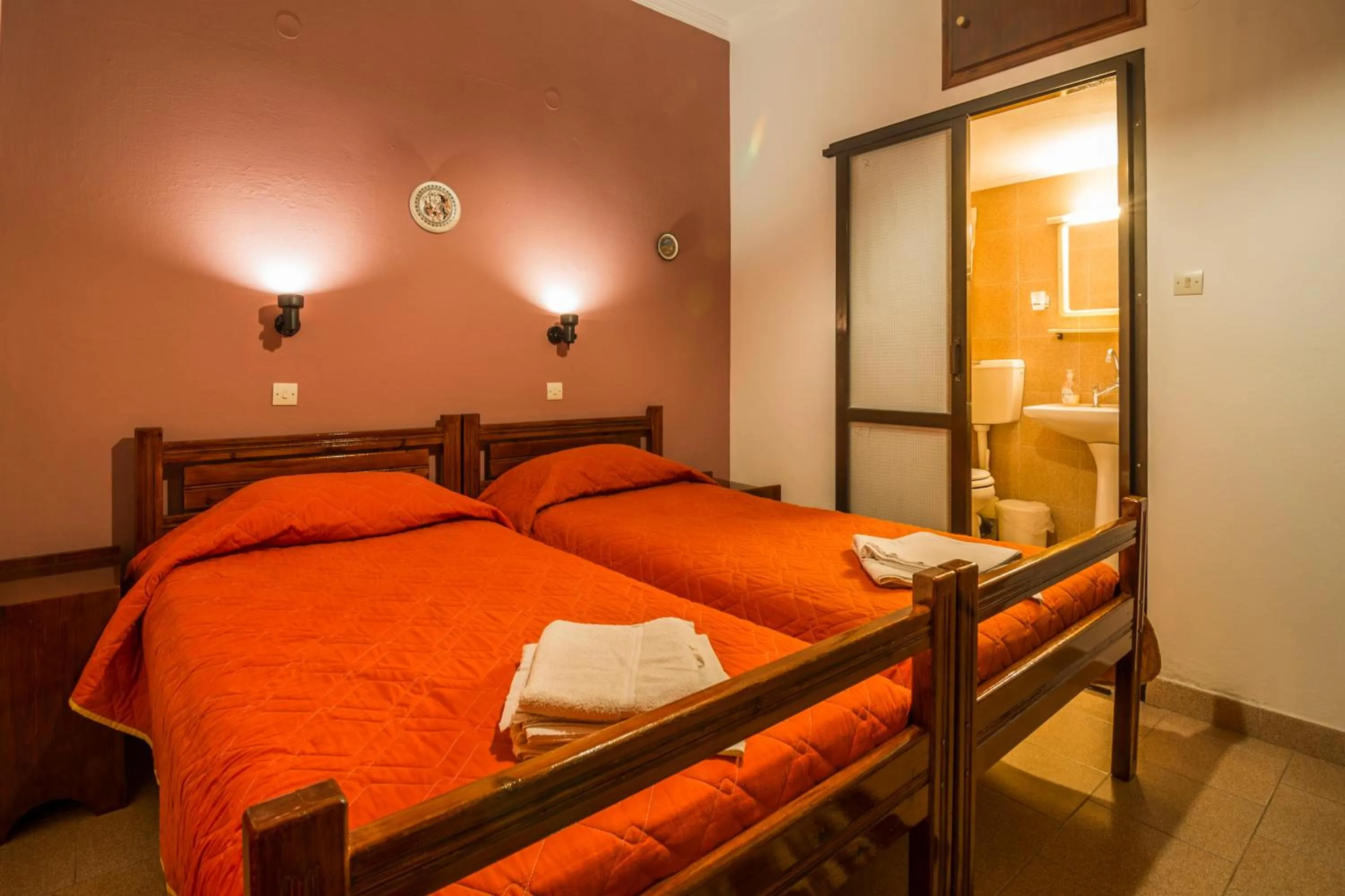 Bathroom, Bed in Savas Rooms