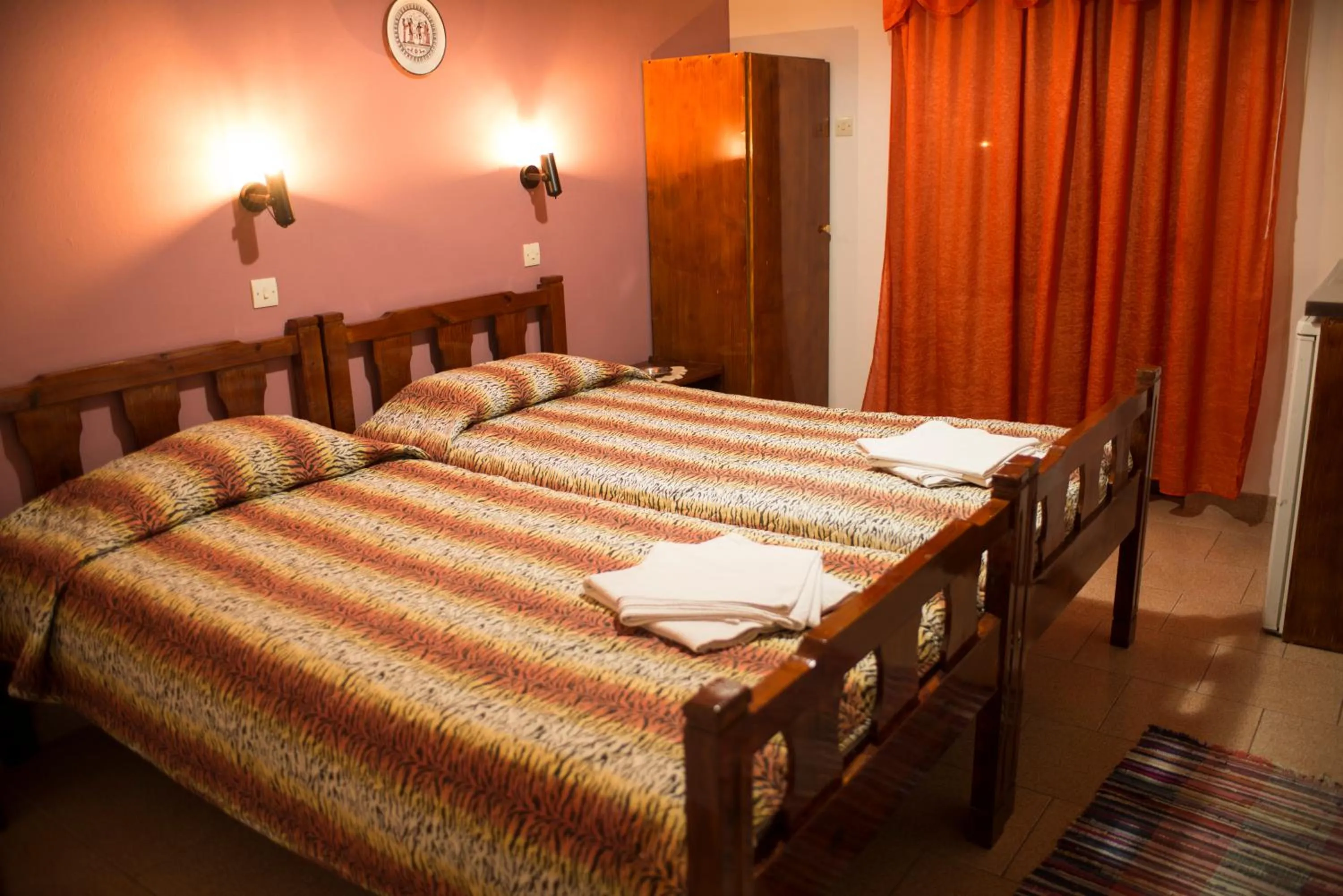 Bathroom, Bed in Savas Rooms