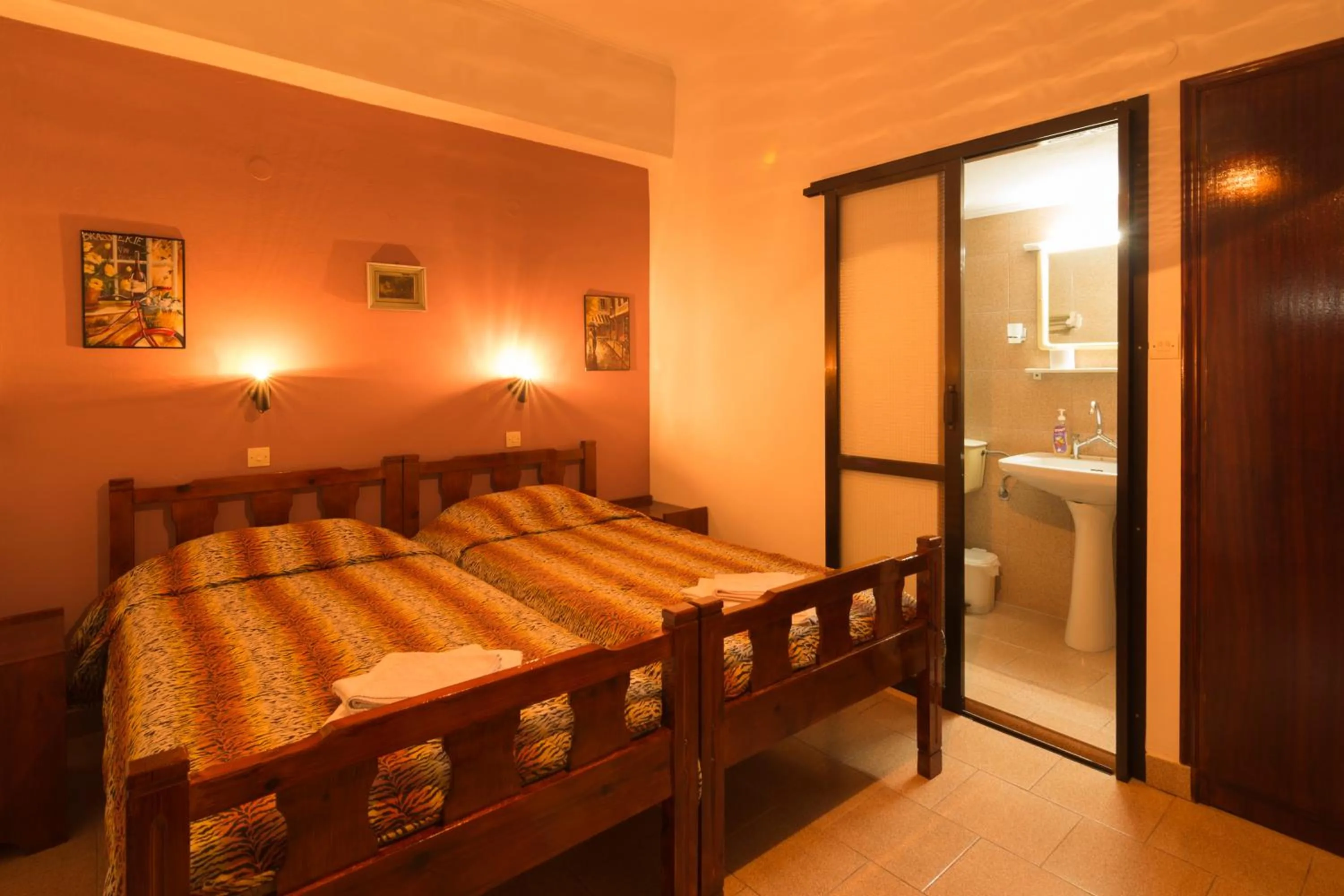 Bathroom, Bed in Savas Rooms