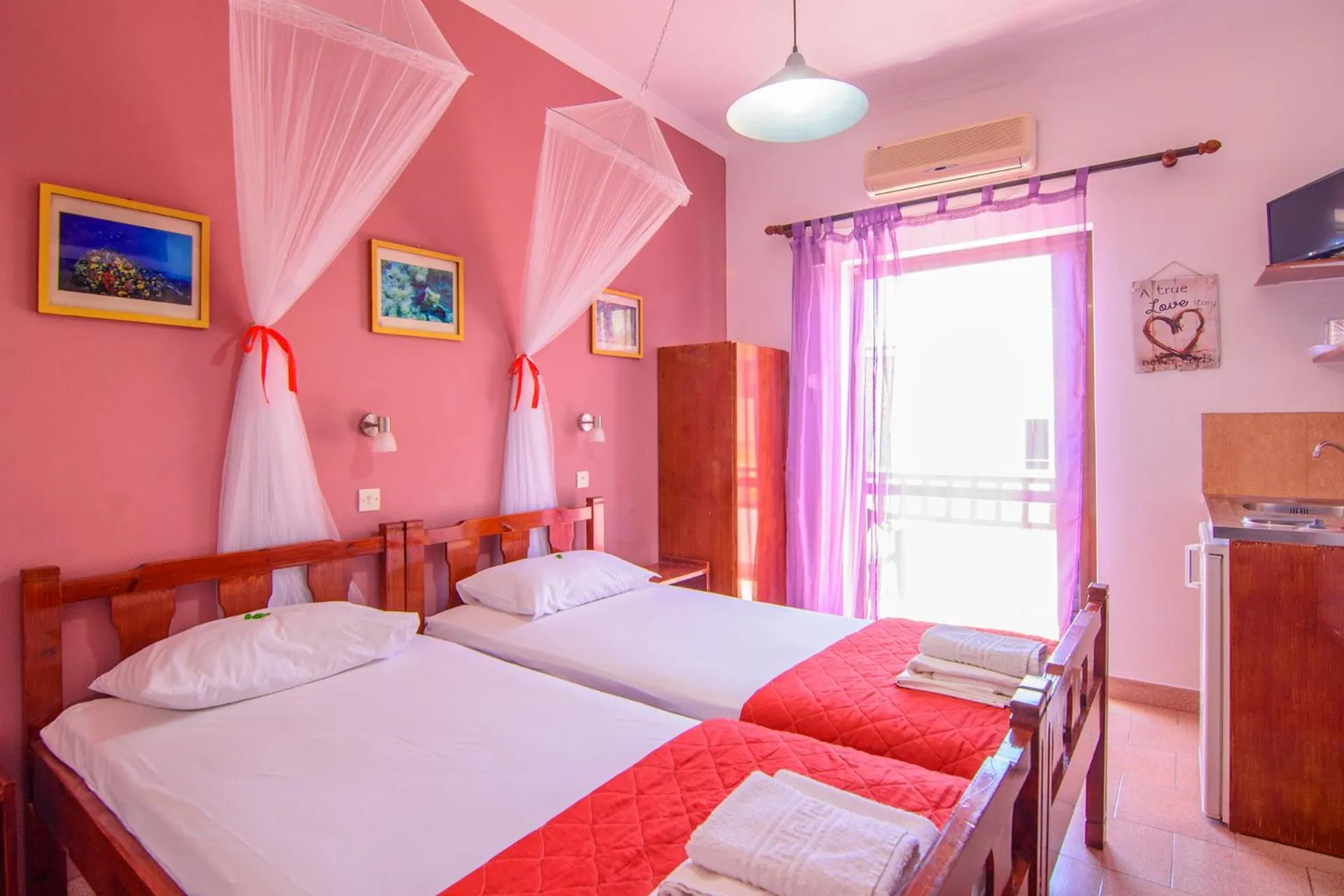Bedroom, Bed in Savas Rooms