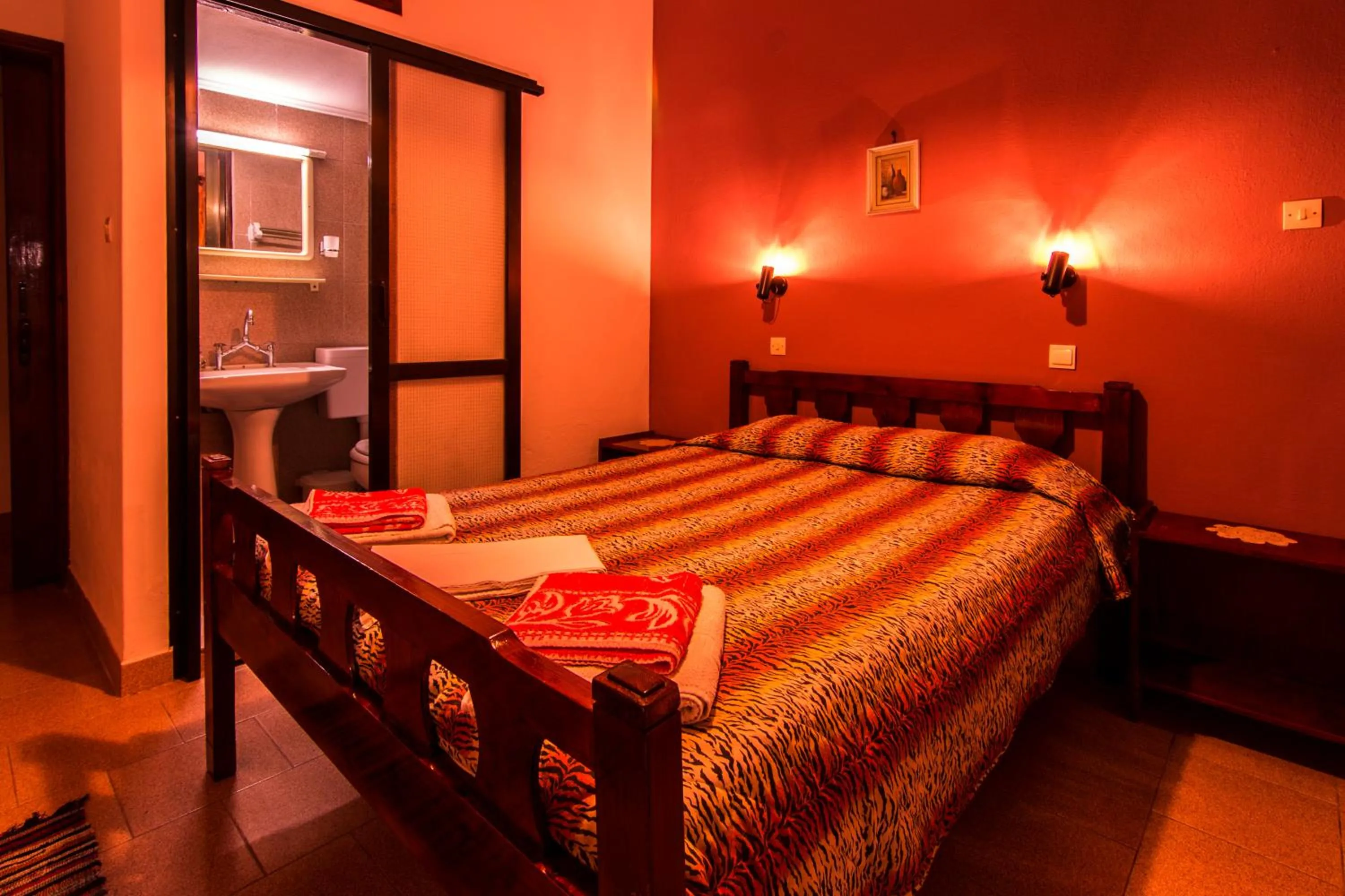 Bathroom, Bed in Savas Rooms