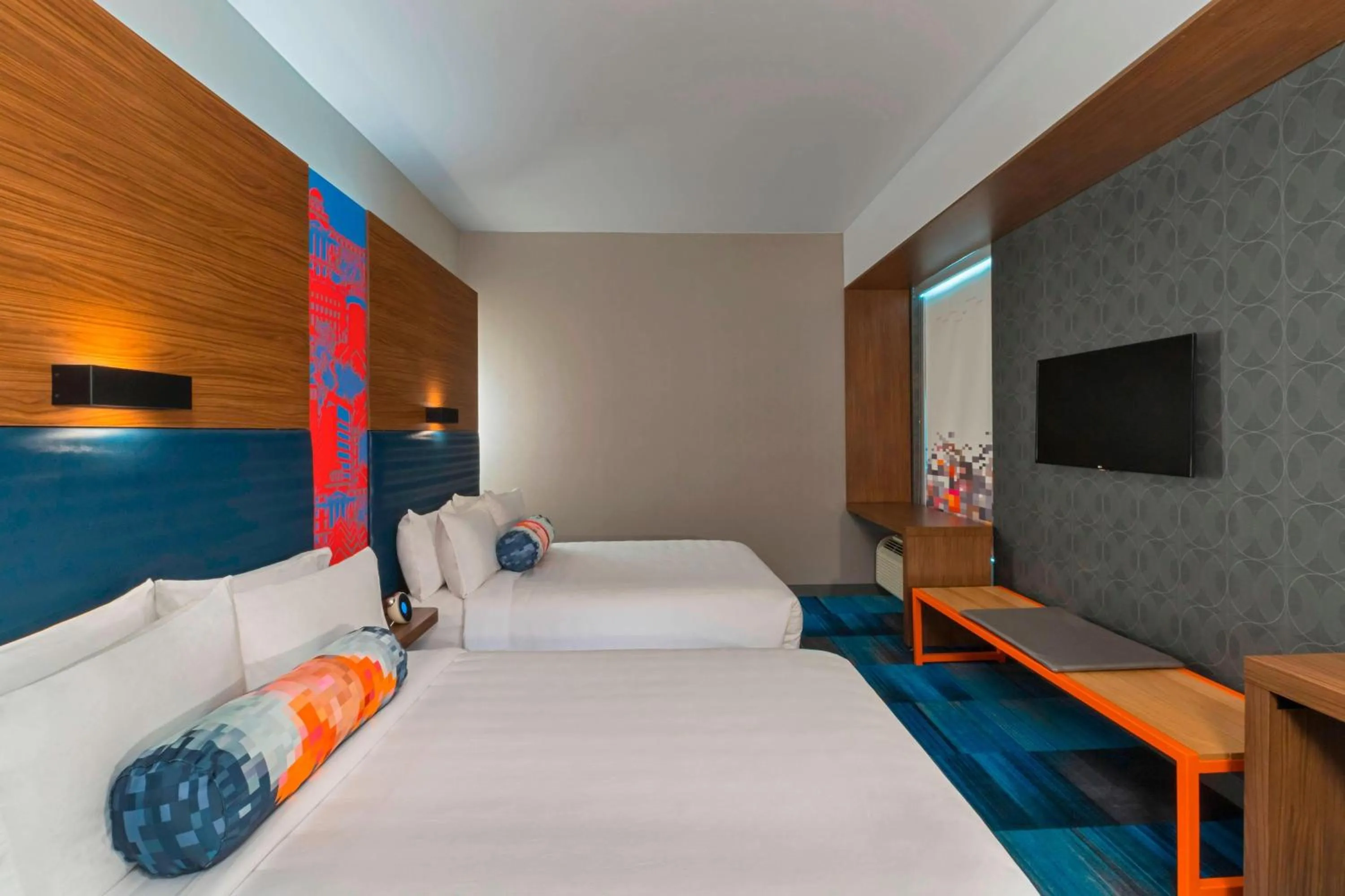 Photo of the whole room, Bed in Aloft College Station