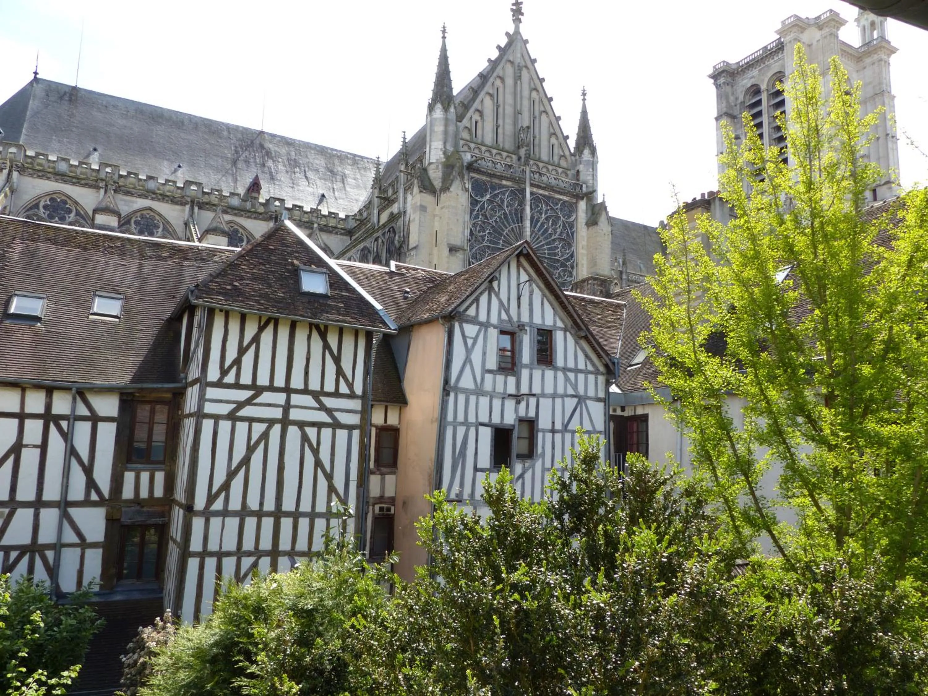 Apartment in Les Cieux de la Cathédrale - Calme - Jardin - Wifi