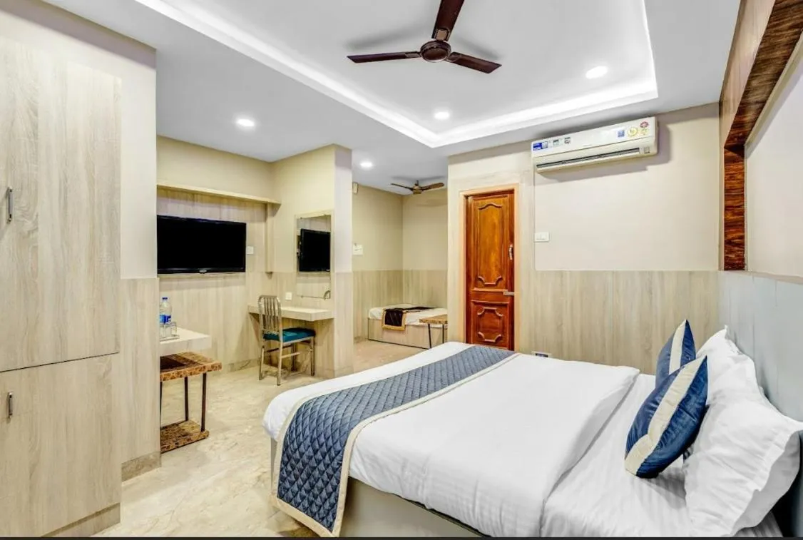 View (from property/room), Bed in Wooden Park Hotel - Near DLF IT Park