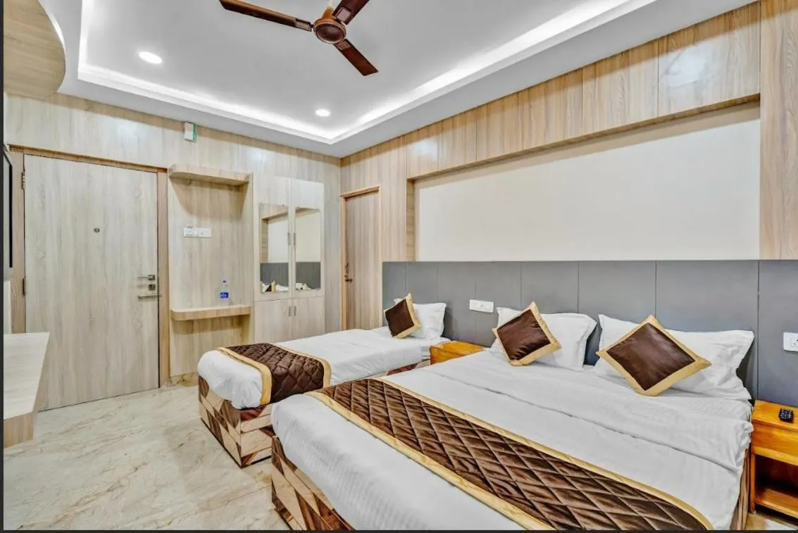 Bed in Wooden Park Hotel - Near DLF IT Park