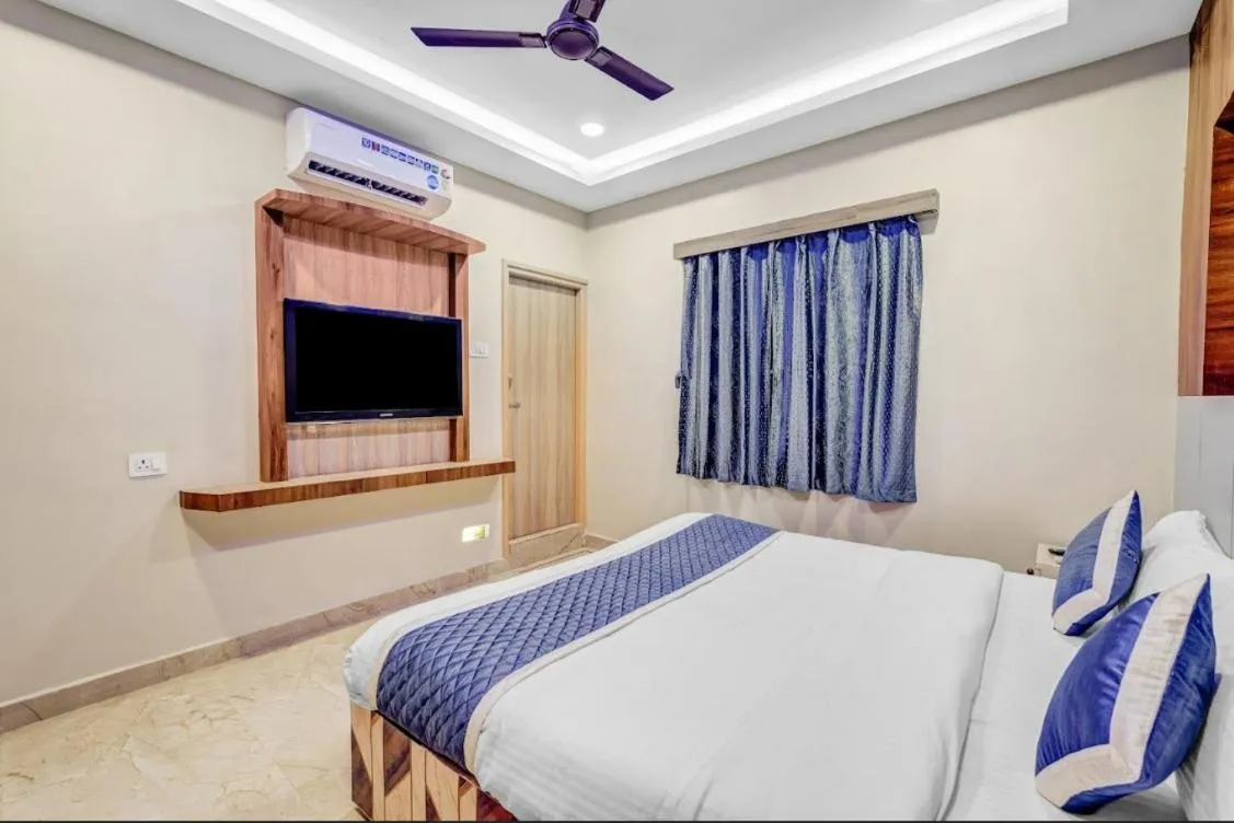 View (from property/room), Bed in Wooden Park Hotel - Near DLF IT Park