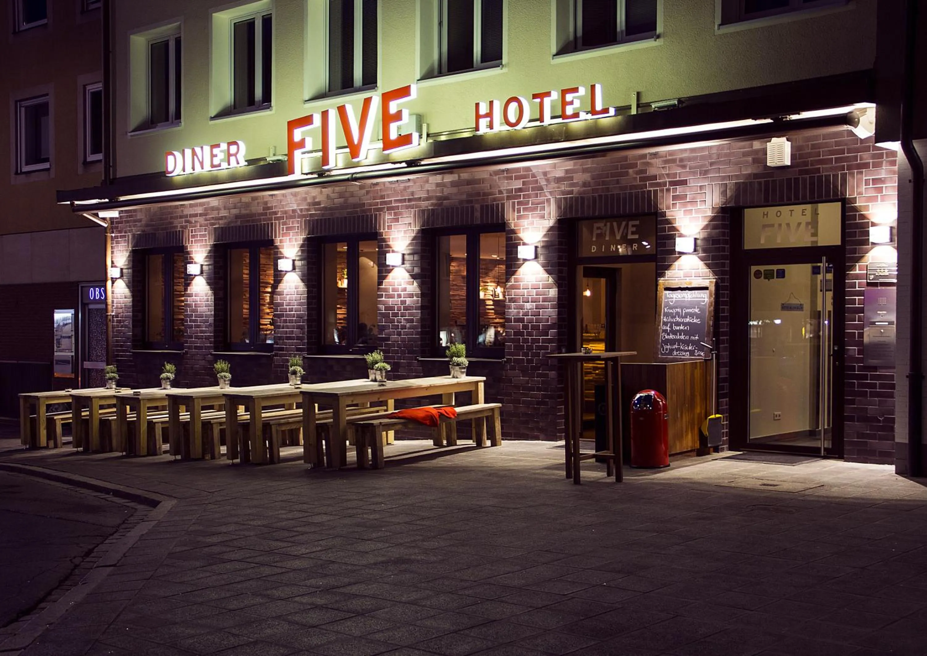 Facade/entrance in Hotel FIVE