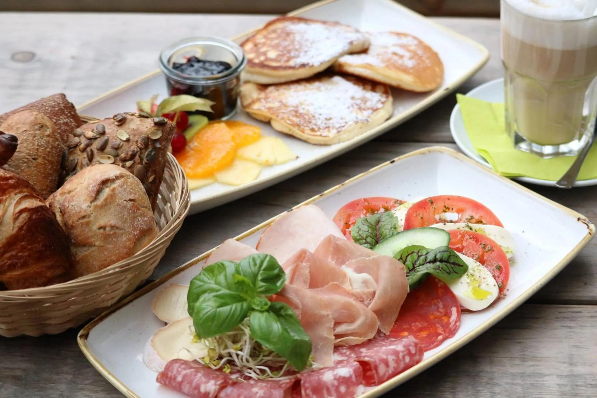 Breakfast in Hotel FIVE