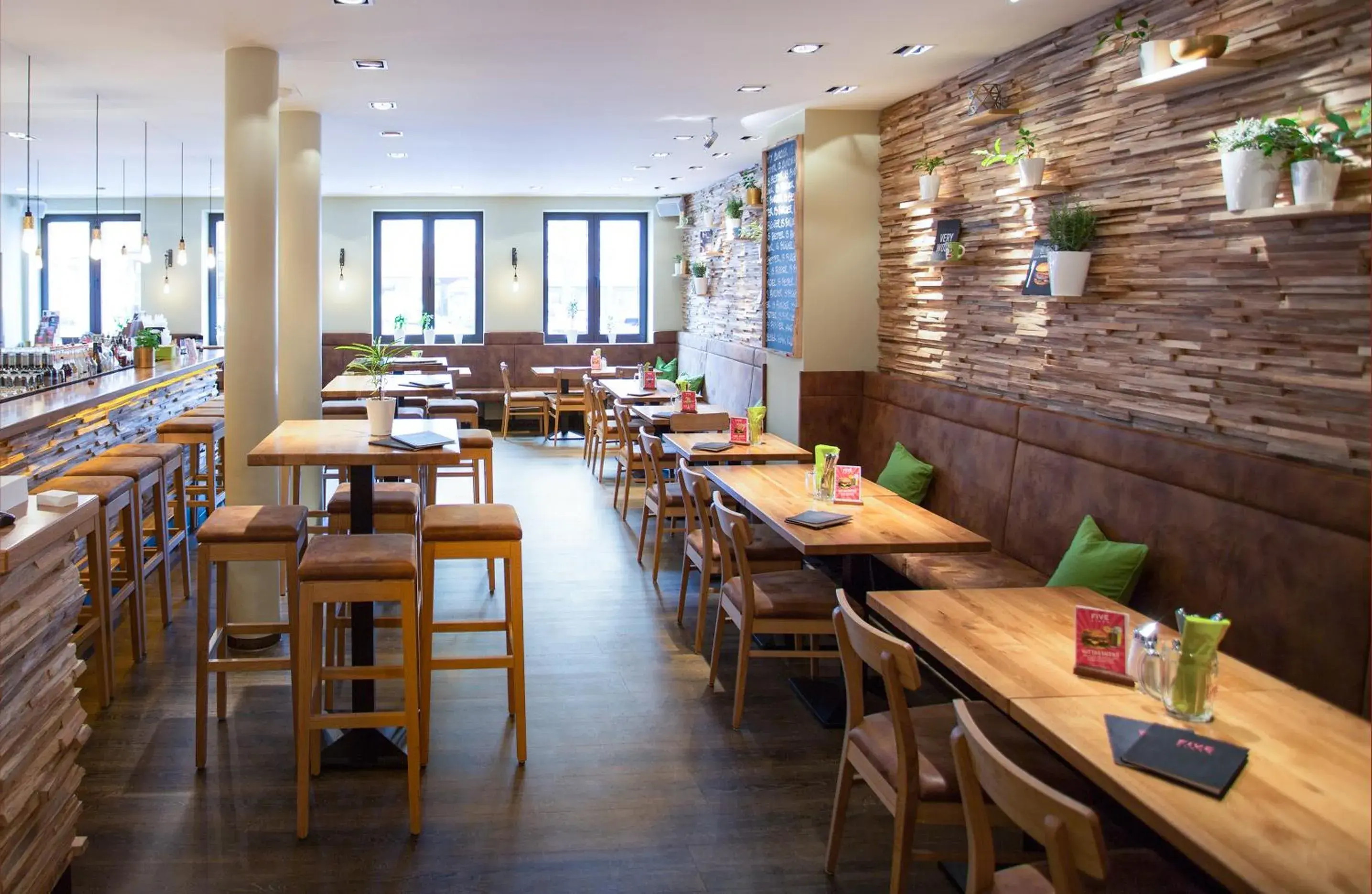 Restaurant/places to eat in Hotel FIVE Restaurant/places to eat in Hotel FIVE