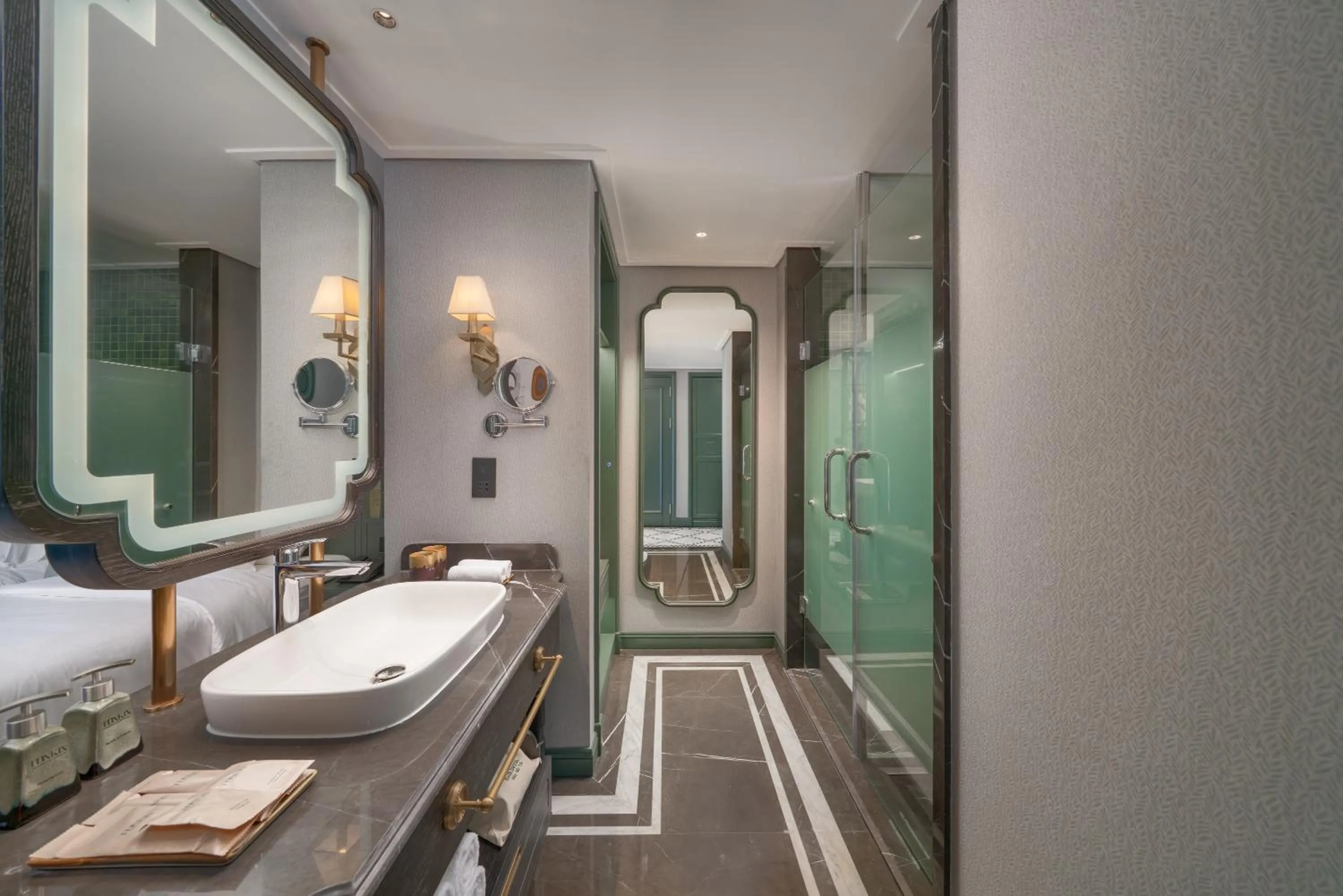 Shower in Tonkin Luxury Boutique Hotel & Spa