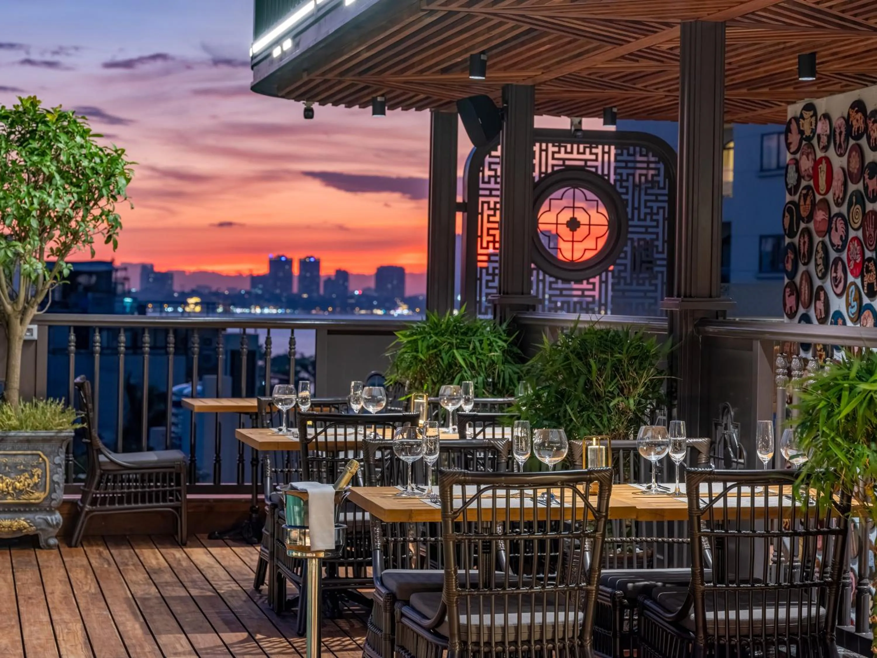 Restaurant/places to eat in Tonkin Luxury Boutique Hotel & Spa