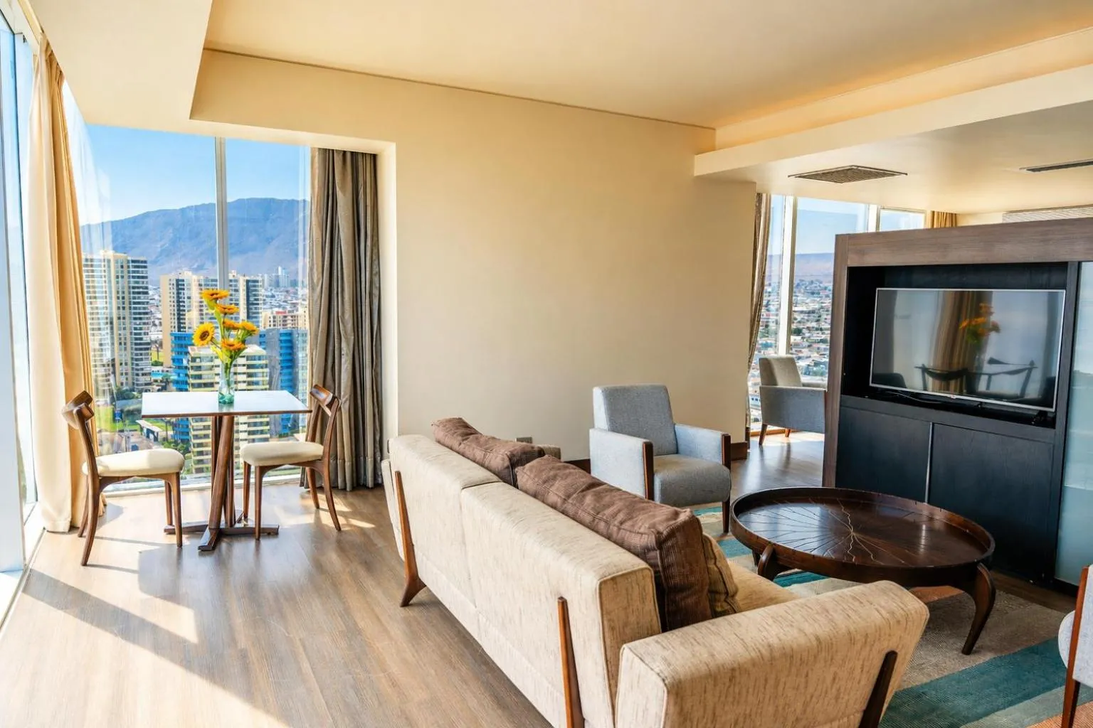 Photo of the whole room in Hotel Terrado Cavancha