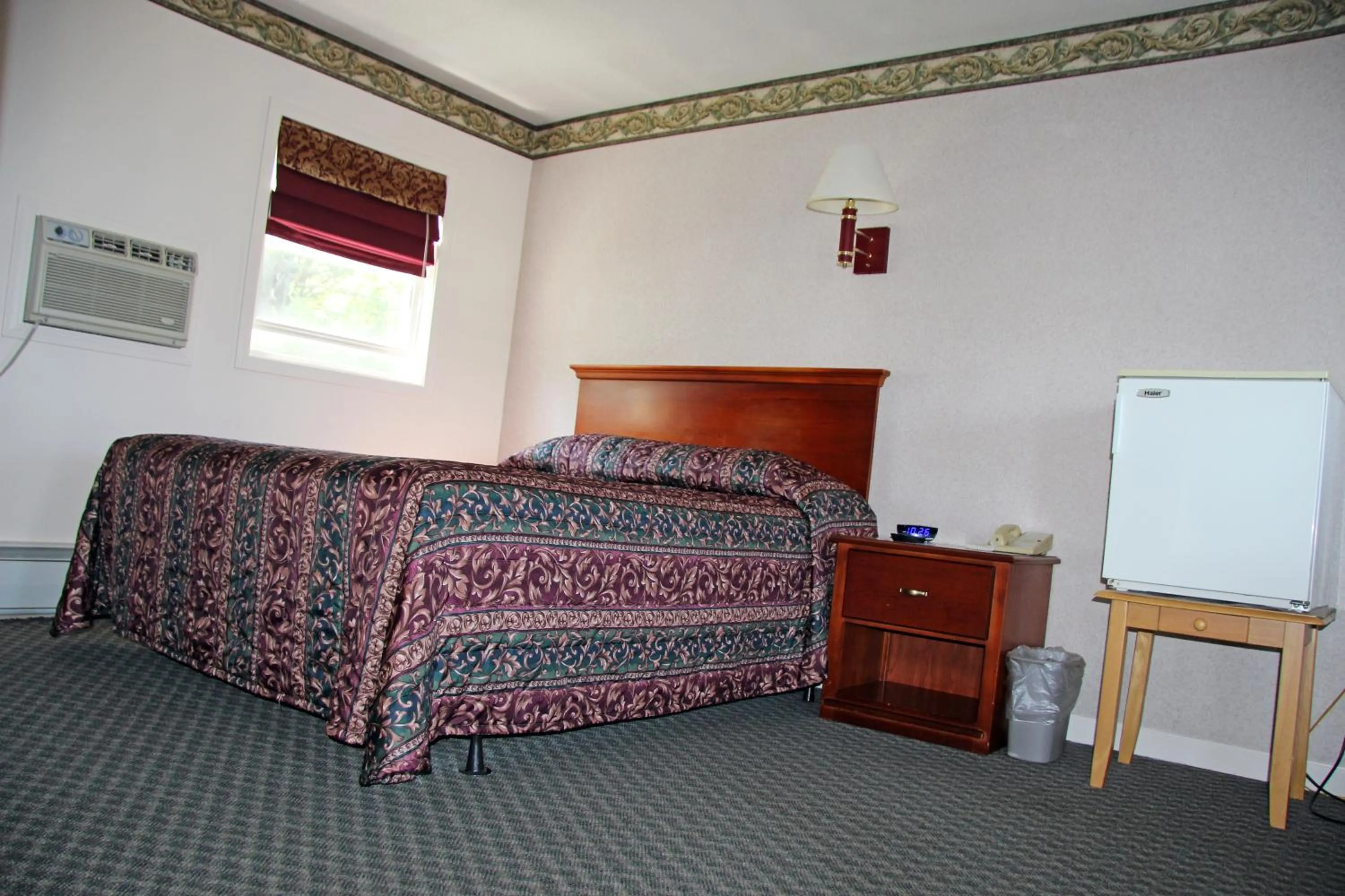 Photo of the whole room, Bed in Potsdam Inn