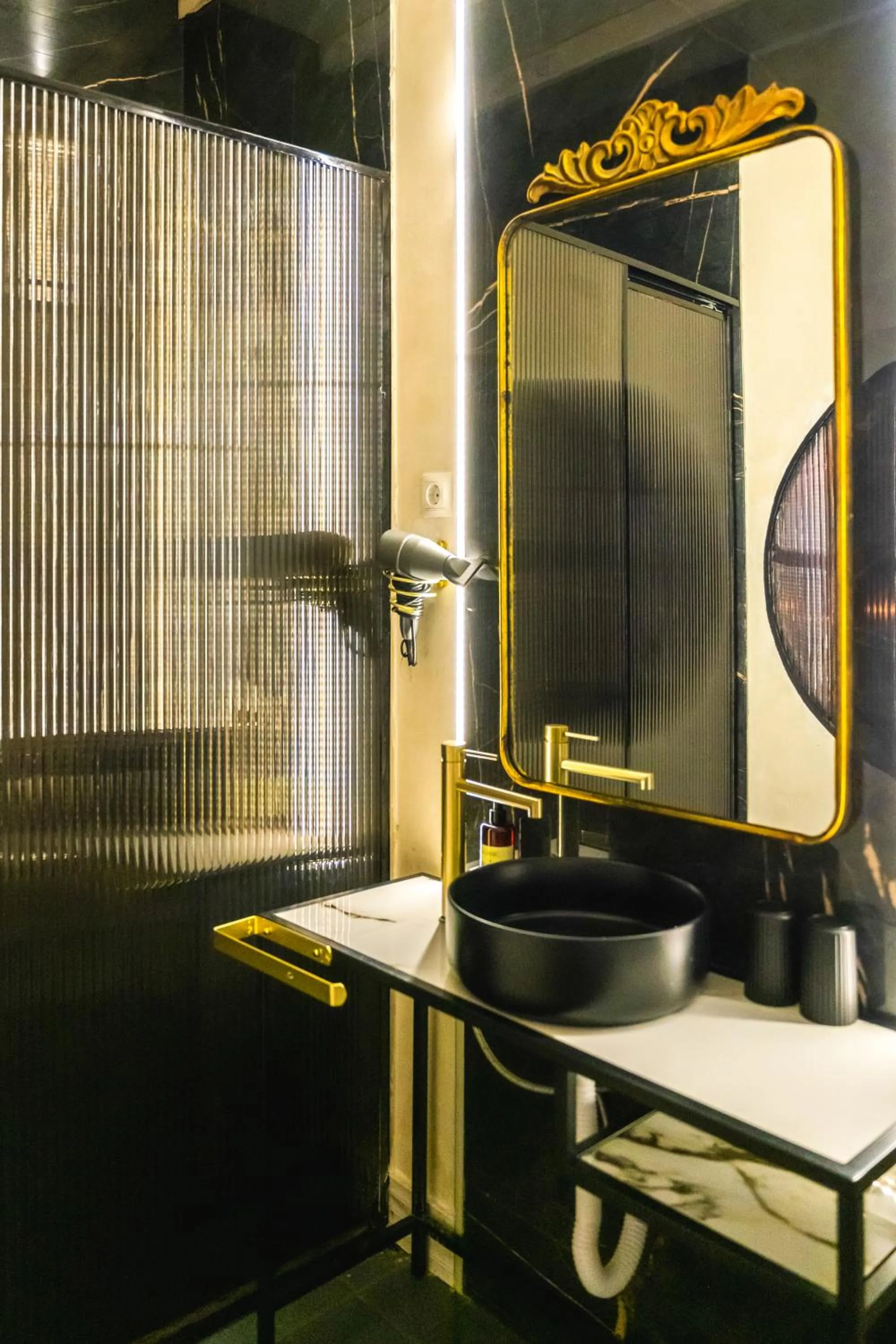 Bathroom in Hotel Life Gran Via - Tropical garden