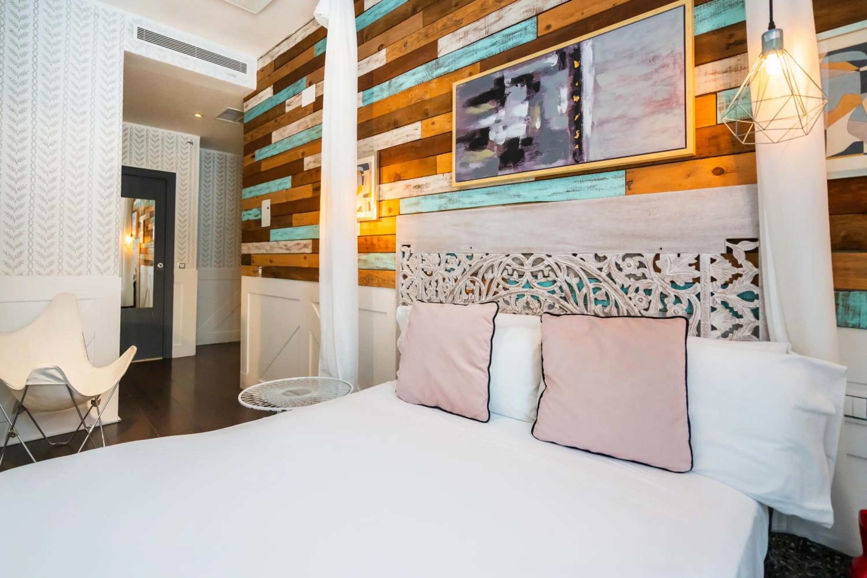 Photo of the whole room, Bed in Hotel Life Gran Via - Tropical garden