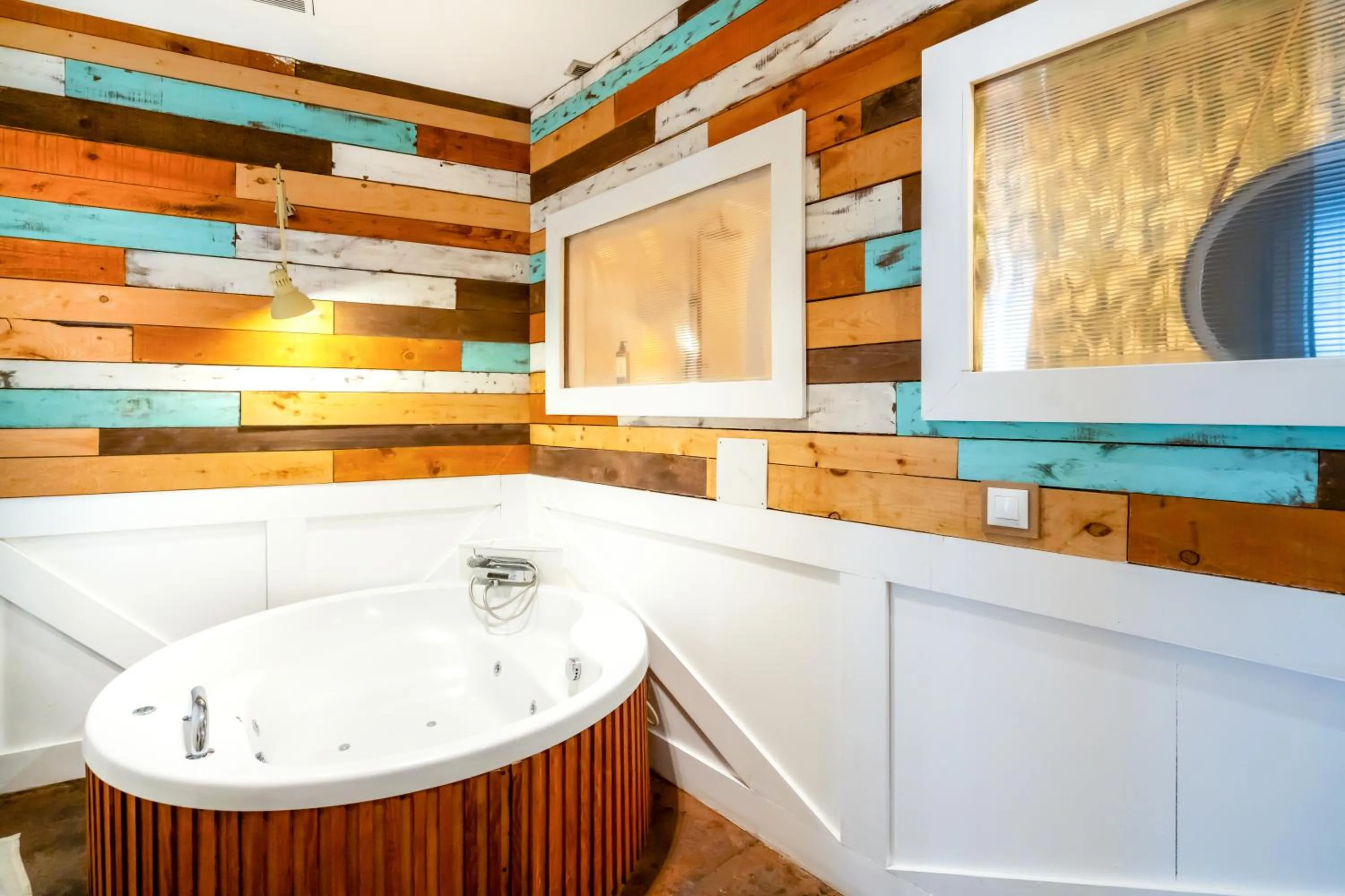 Hot Tub in Hotel Life Gran Via - Tropical garden