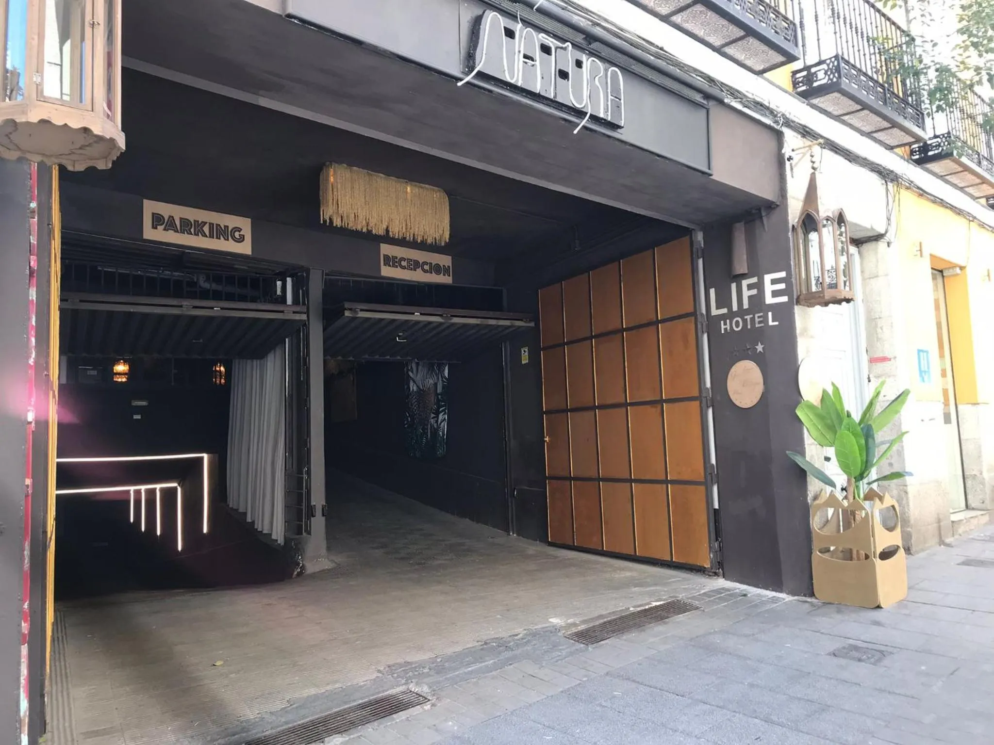 Facade/entrance in Hotel Life Gran Via - Tropical garden
