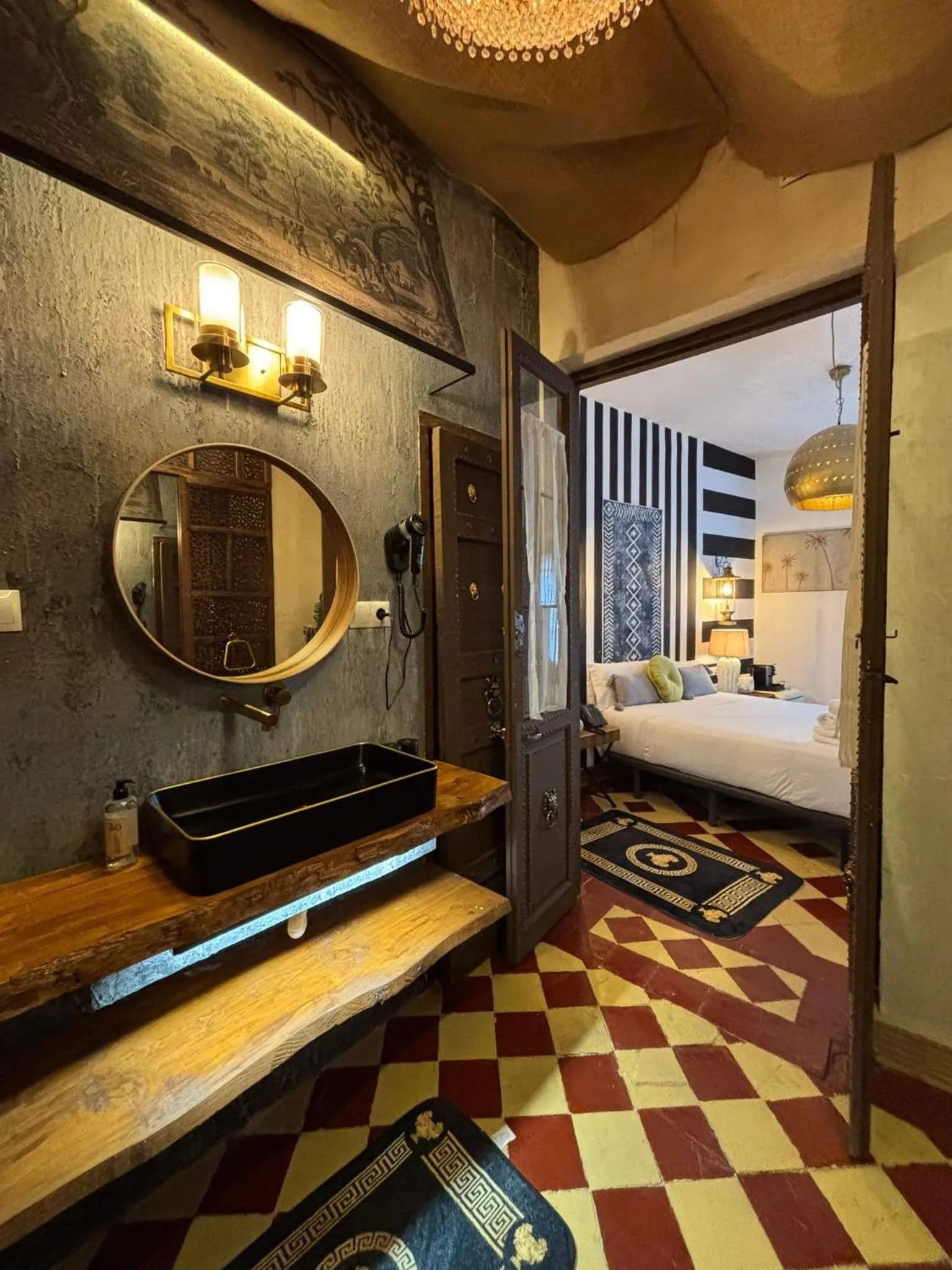 Bathroom, Bed in Hotel Life Gran Via - Tropical garden