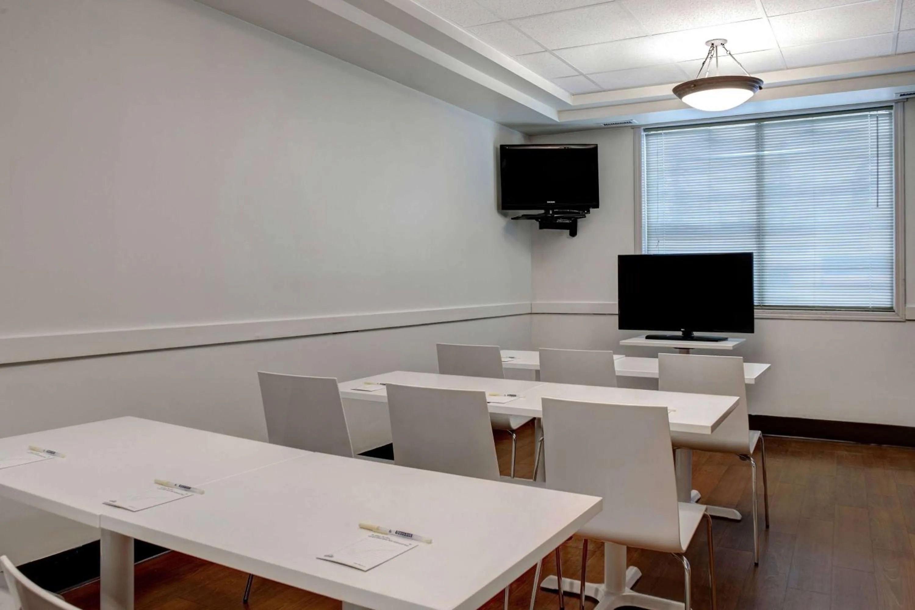 Meeting/conference room in Days Inn by Wyndham Whitecourt