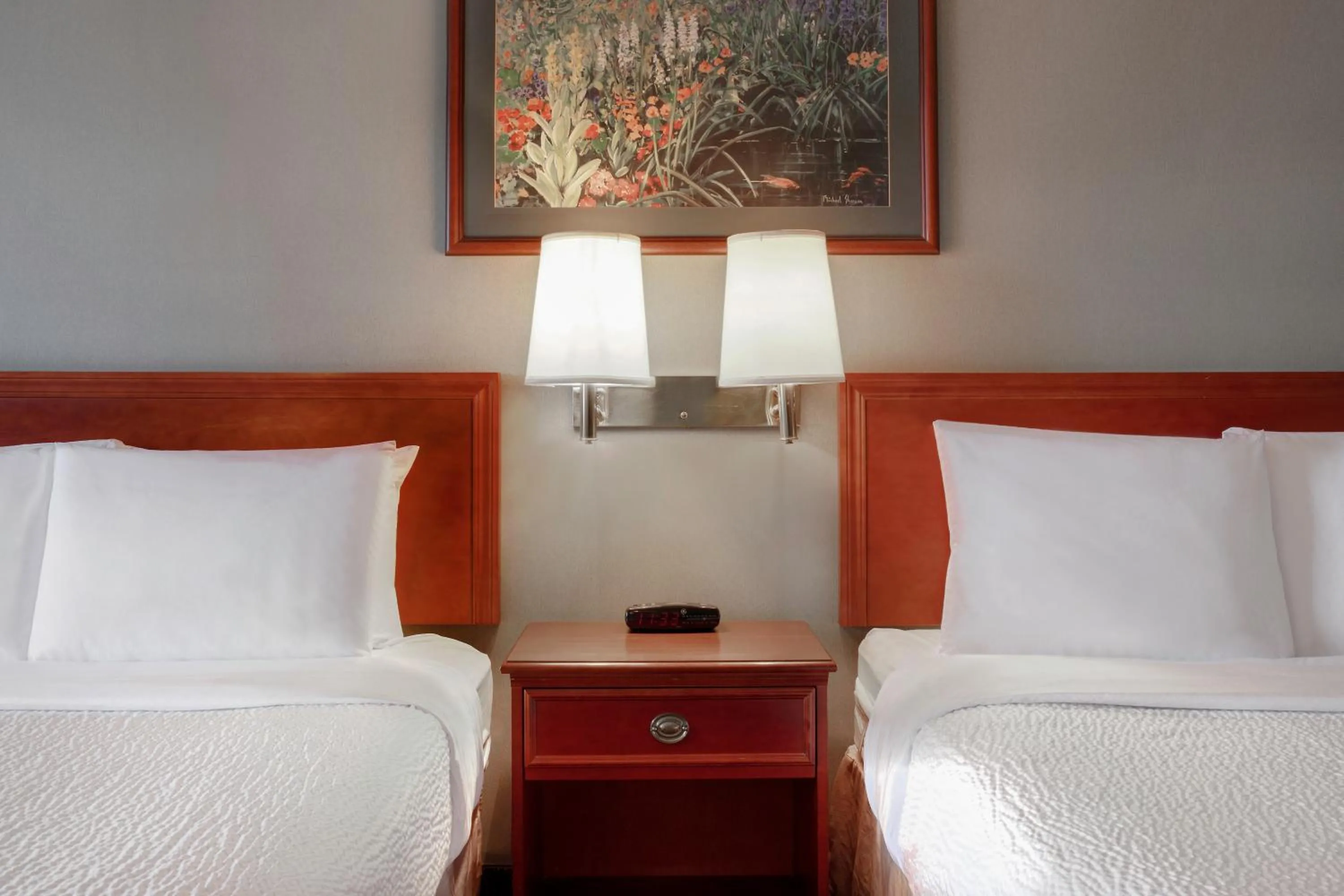 Bedroom, Bed in Days Inn by Wyndham Whitecourt