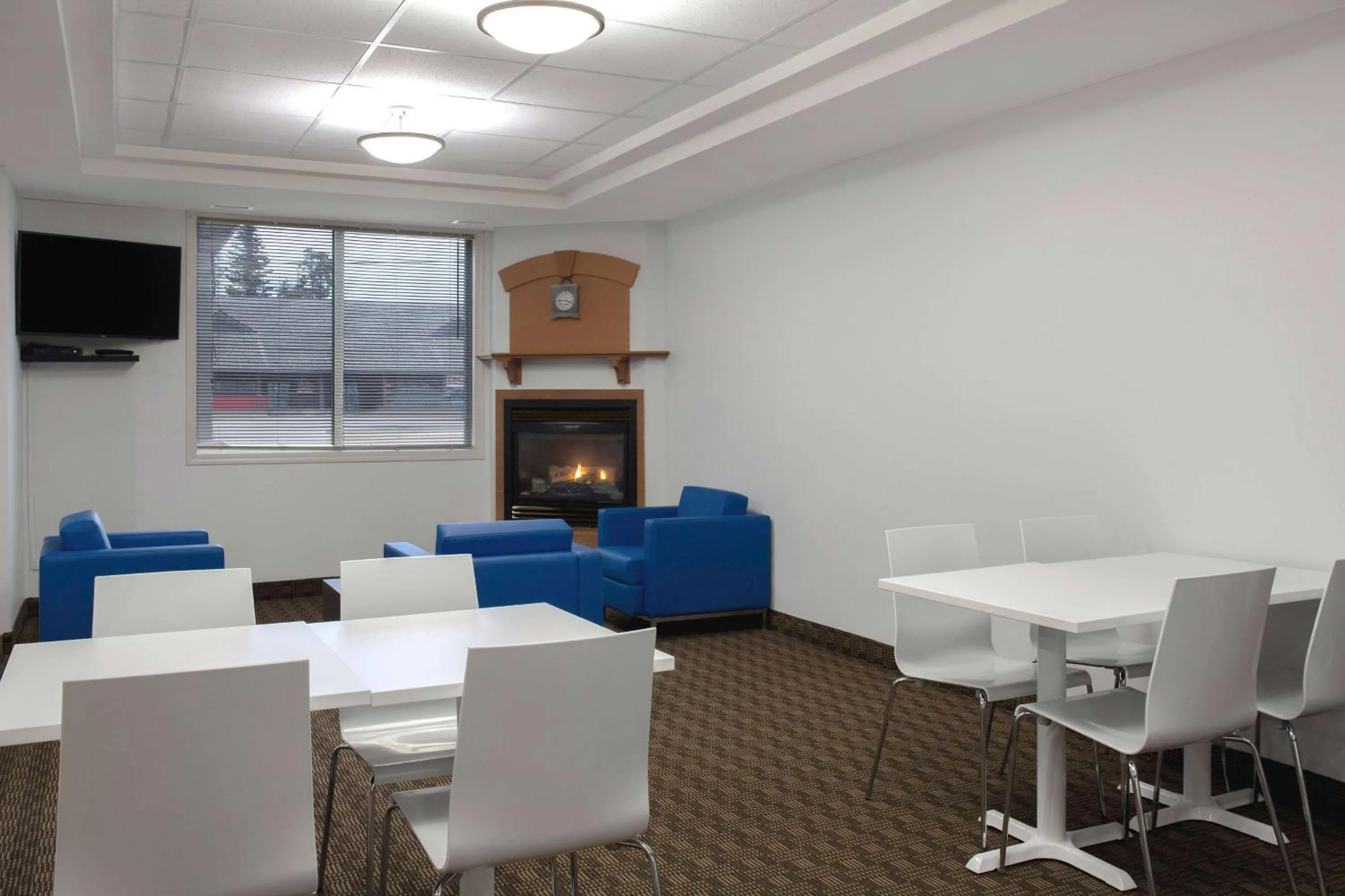 Lobby or reception in Days Inn by Wyndham Whitecourt