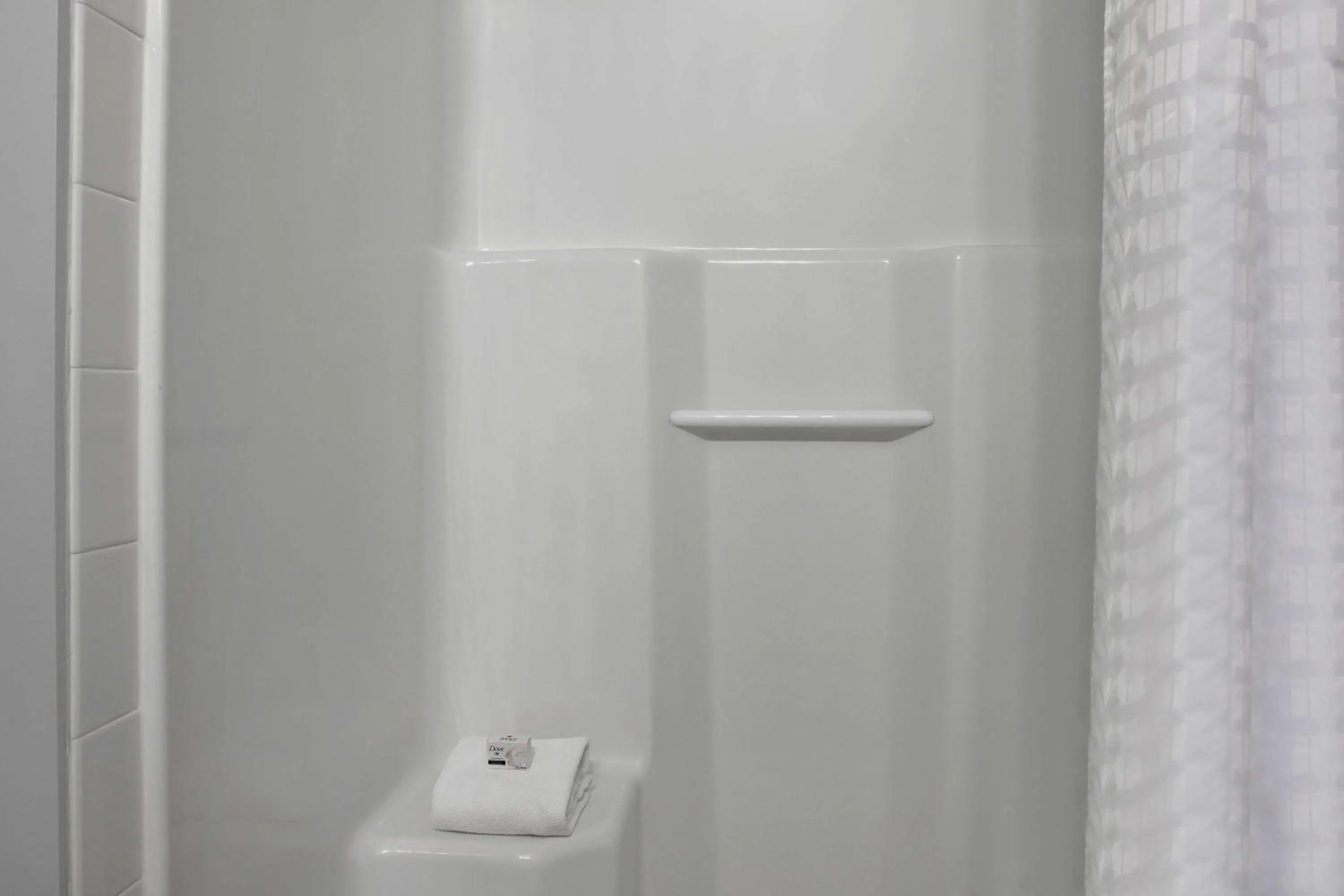 TV and multimedia in Days Inn by Wyndham Whitecourt